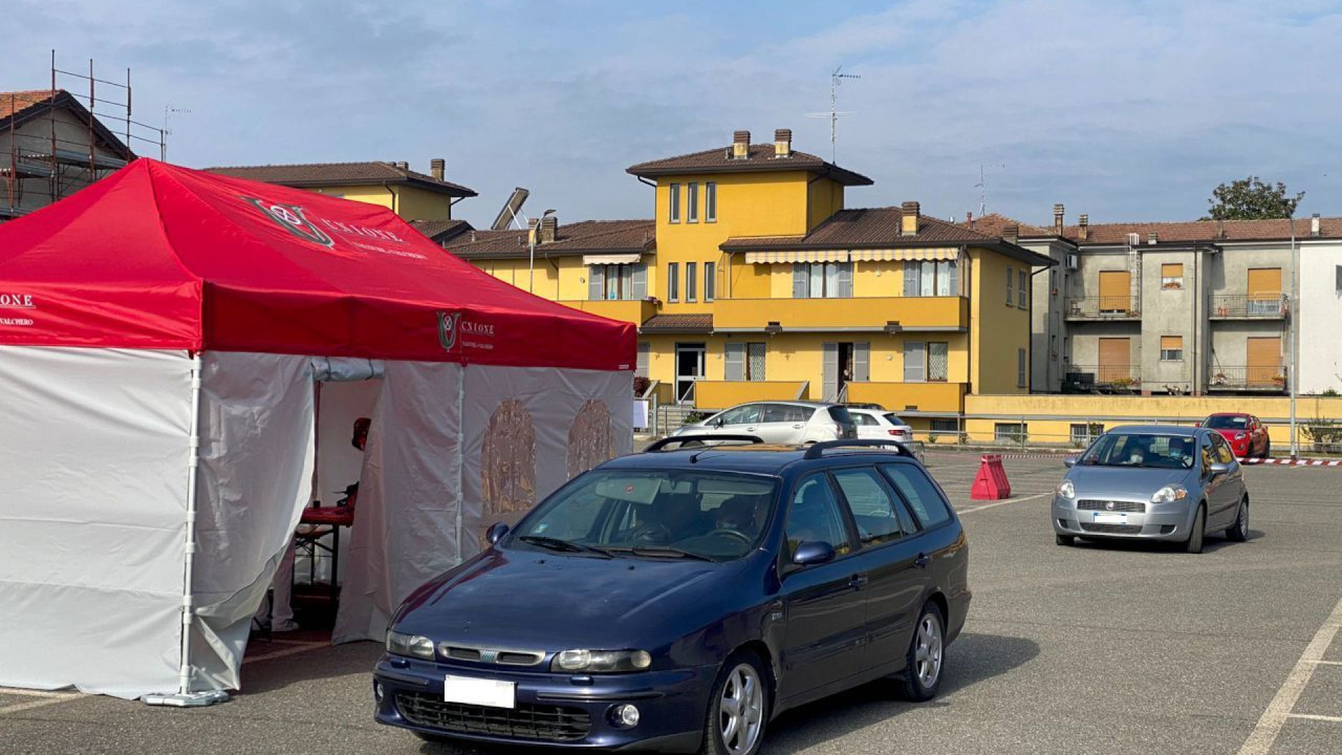 Al via le vaccinazioni in auto a Carpaneto: "Anziani sereni, seguiti dai loro medici"