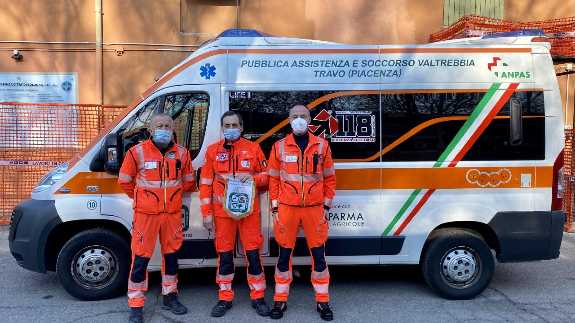 Bologna in crisi per il Covid: la Pubblica di Travo invia ambulanza e volontari
