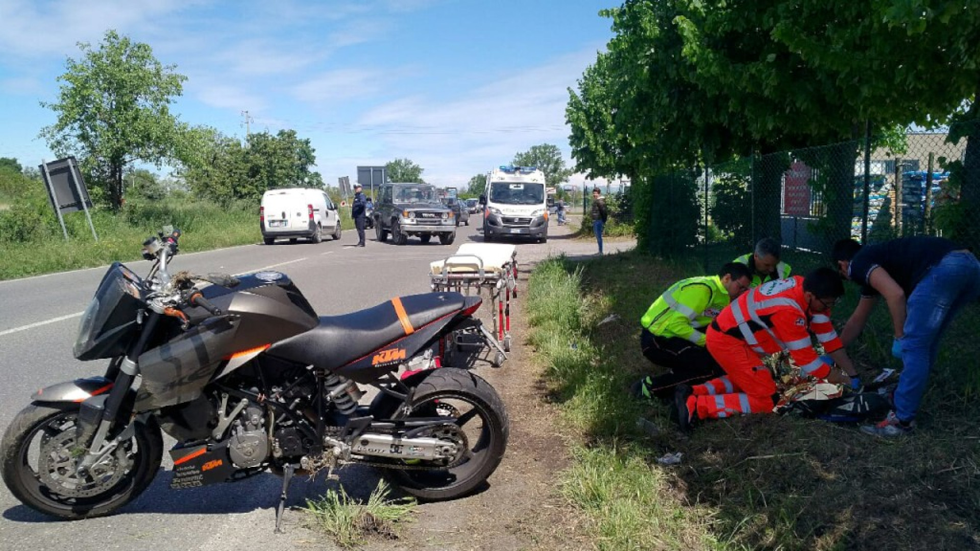 Scontro auto-moto a Borgonovo, centauri feriti. Dinamica al vaglio
