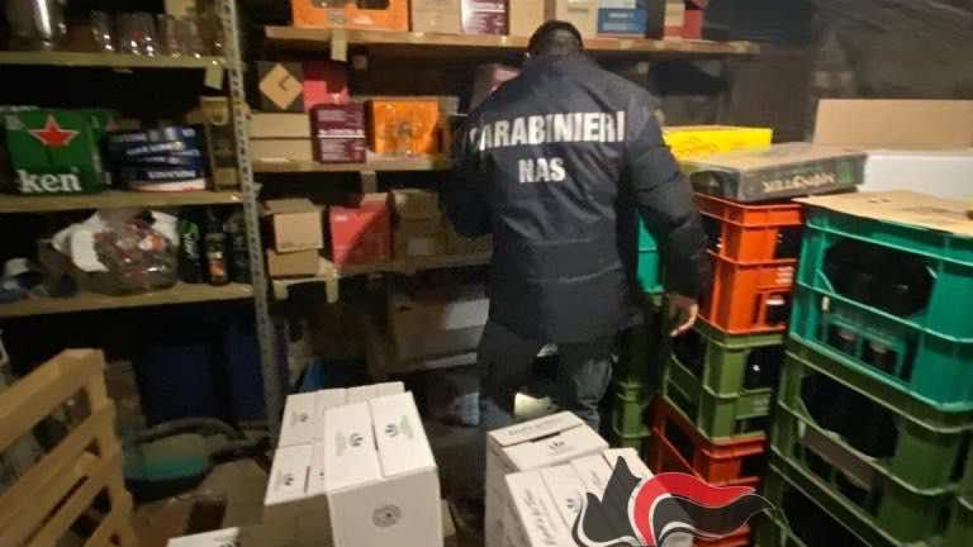 Carenze igieniche e addetta irregolare: controlli dei carabinieri in tre locali