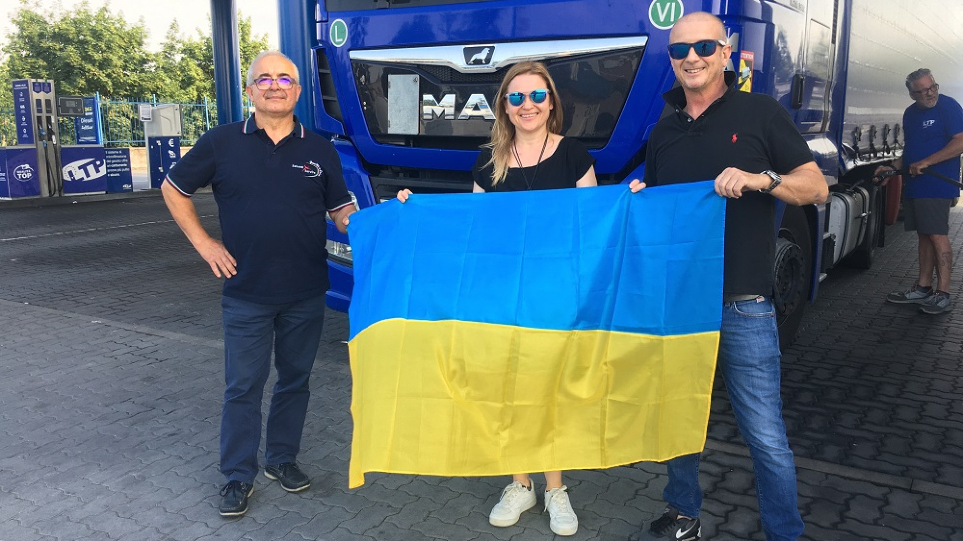 Donati 500 litri di gasolio per i camion che da Piacenza portano aiuti in Ucraina