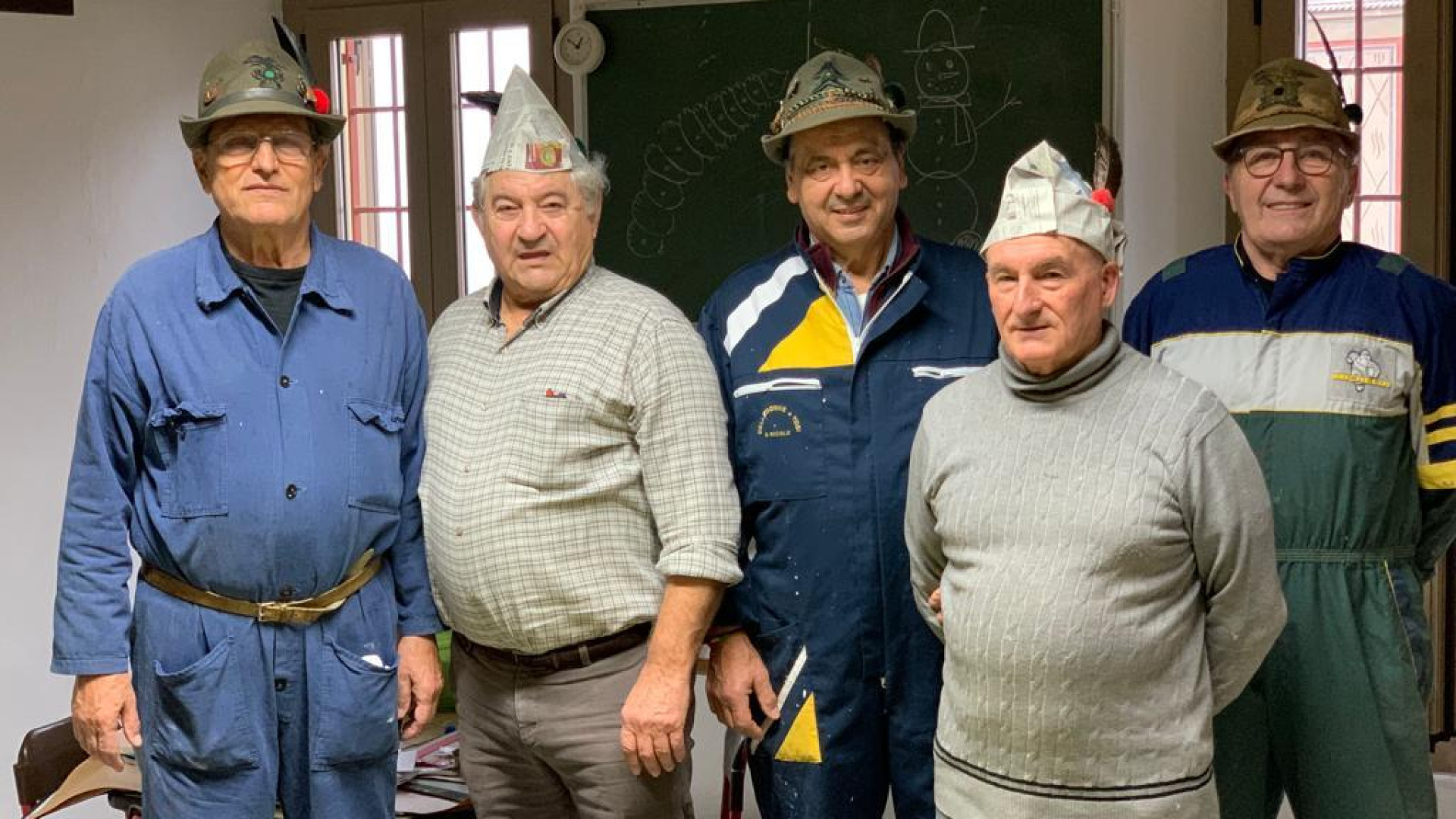 Tre aule della scuola elementare di Ziano ridipinte grazie agli alpini
