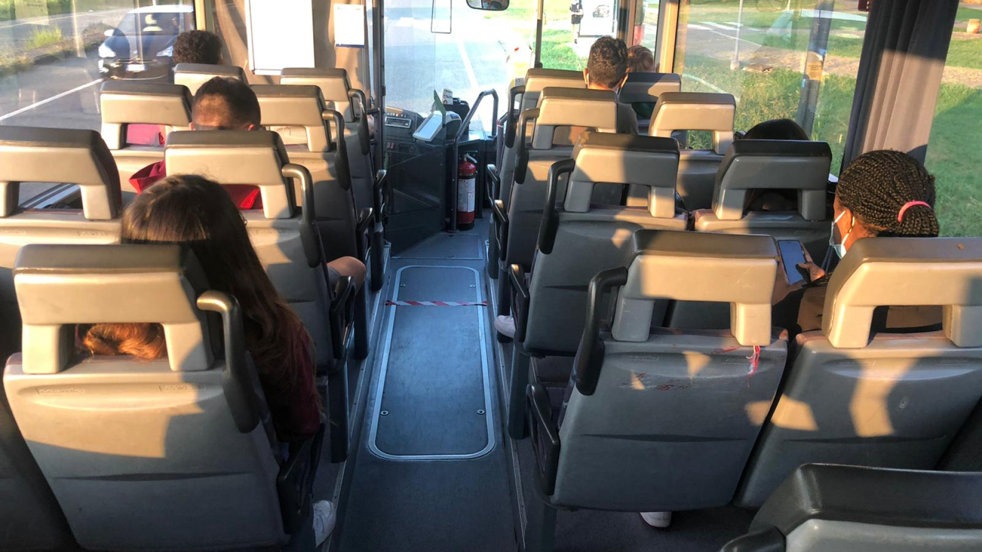 Bus semivuoti e studenti ordinati: "Noi giovani rispettiamo le regole"