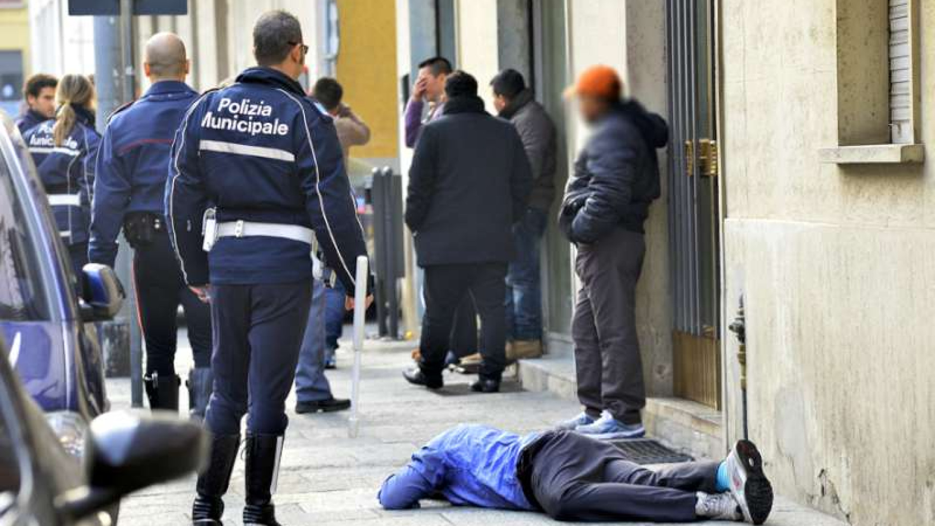 Rissa in via Pozzo, denunciati tre sudamericani. Cittadini esasperati