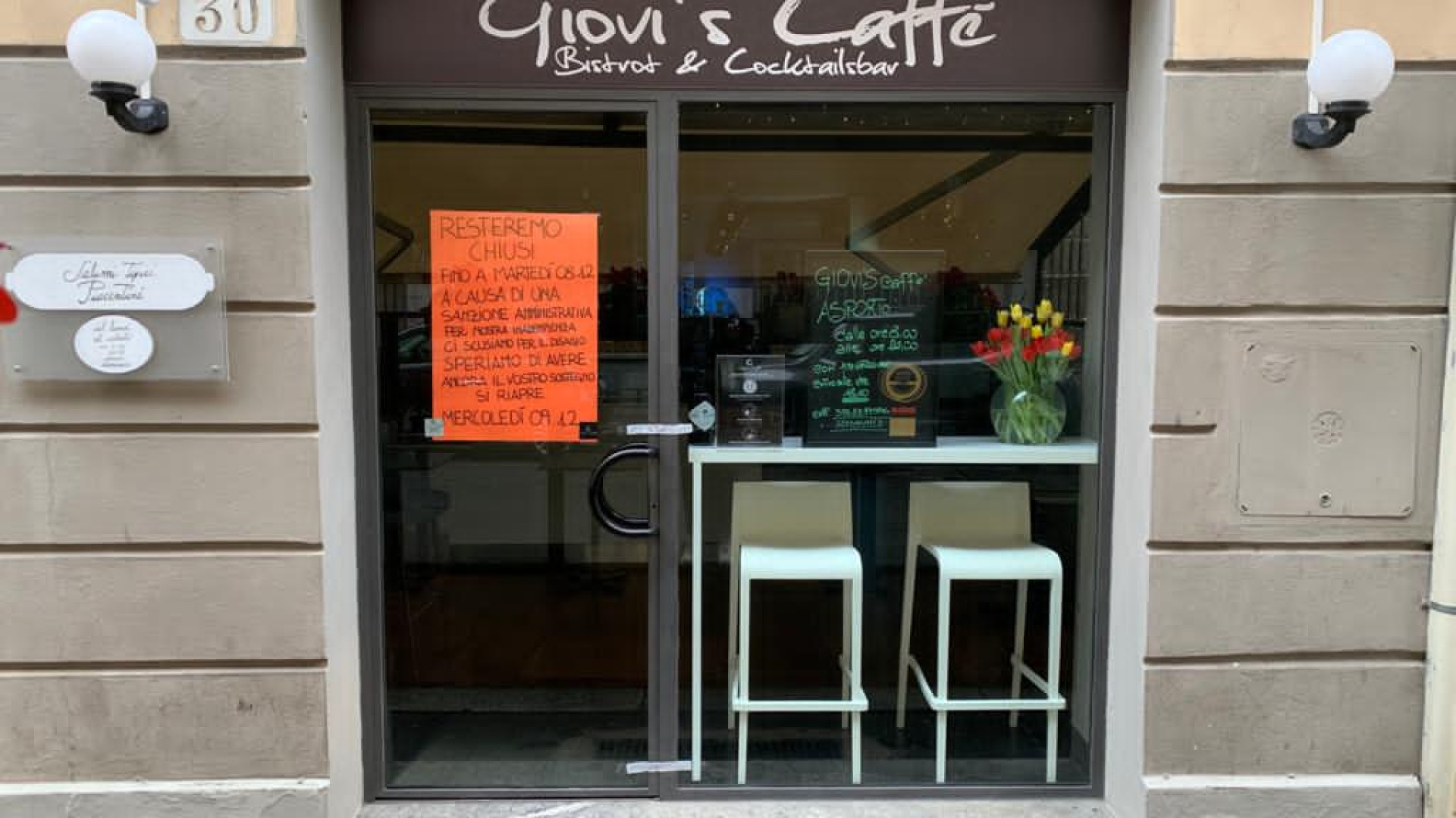 Serve uno spritz a un amico, locale chiuso per 5 giorni: "Ho sbagliato"