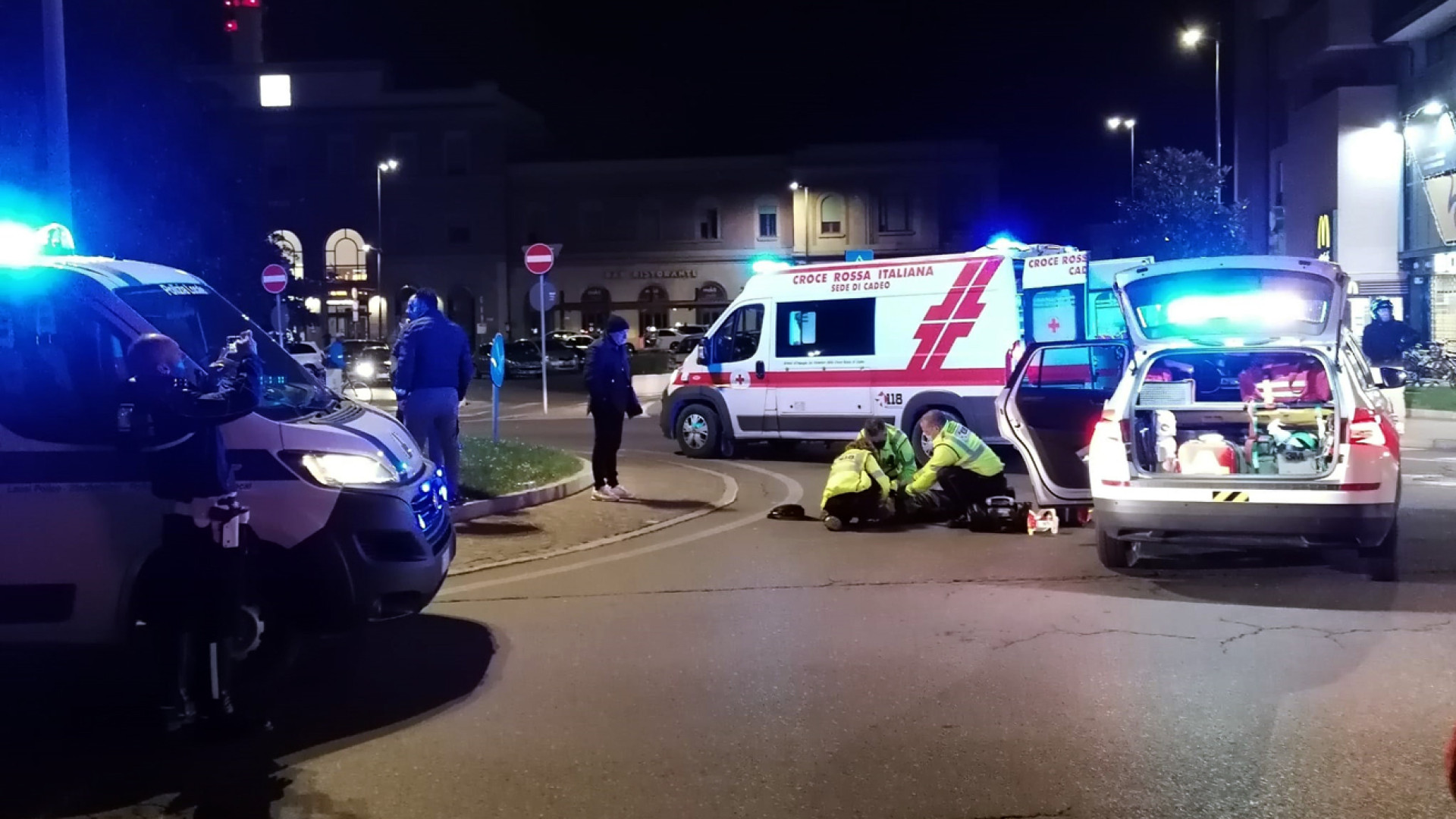 Ciclista investito sulla rotonda di Borgo Faxhall. Non è in pericolo di vita