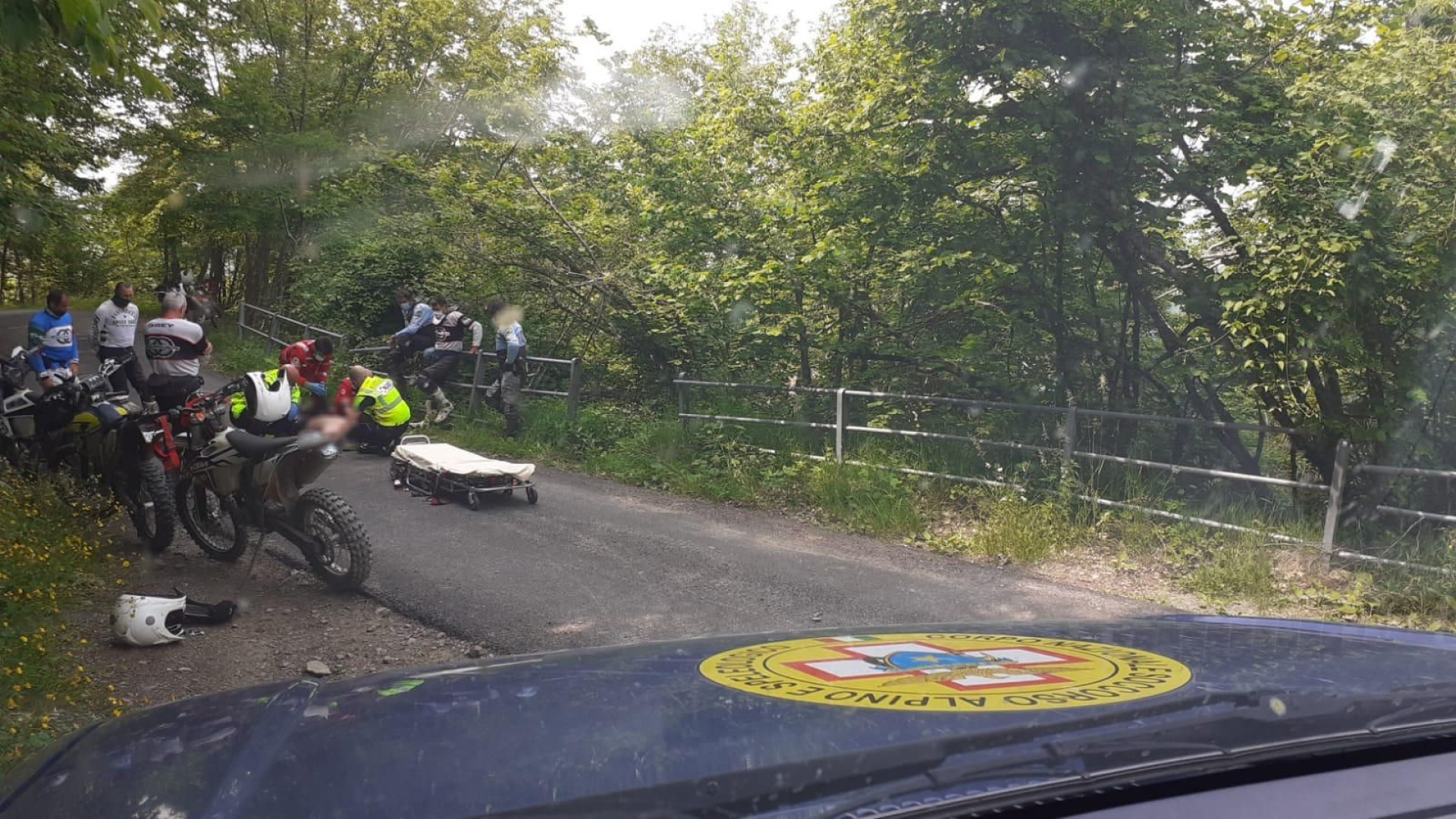 Barche di Coli, cade nel bosco con la moto da enduro. Difficili i soccorsi
