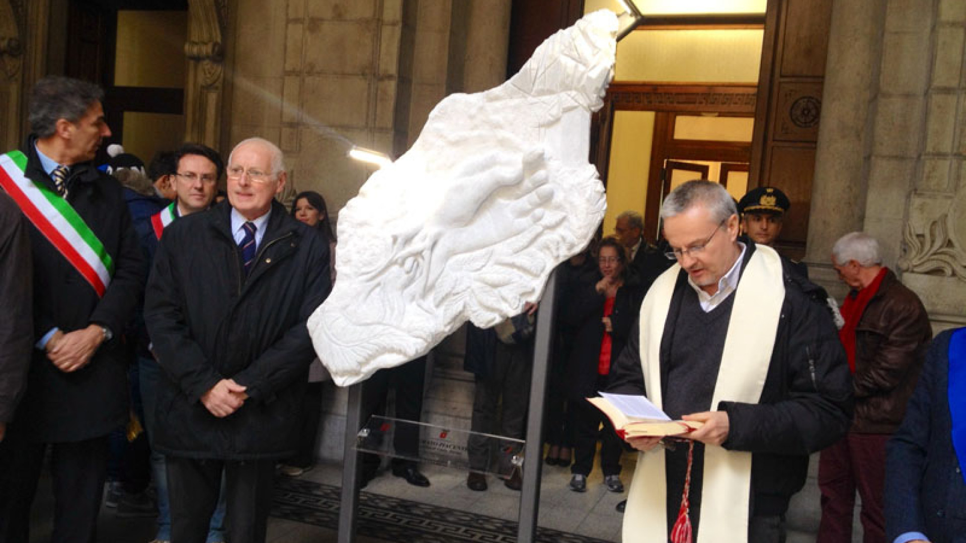 Piacenza, terra di emigrati. Un nuovo monumento in corso Garibaldi