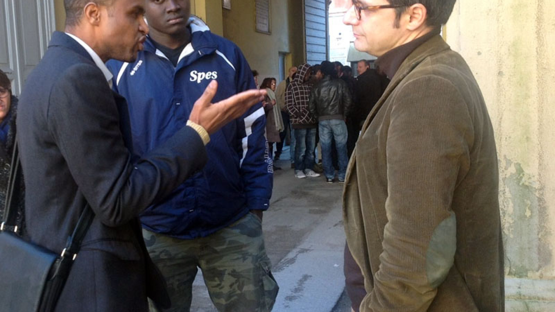 Comune - profughi, salta ancora l'intesa. Gli stranieri: "Spinti a delinquere"