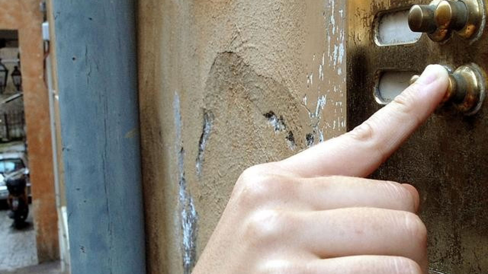 Ottantenni truffati da finti tecnici del gas: rubati monili per migliaia di euro