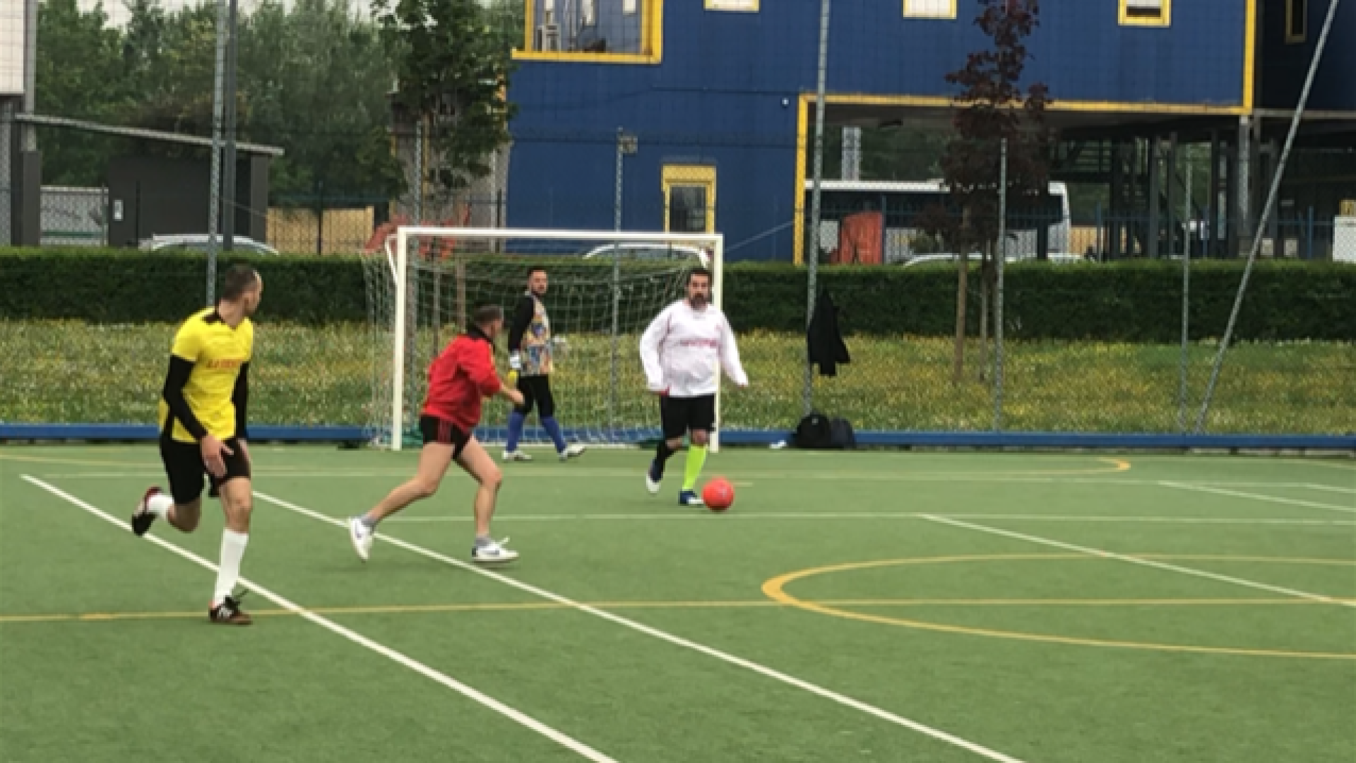 Calcetto, gli appassionati tornano in campo: "L'ora di sport più attesa"
