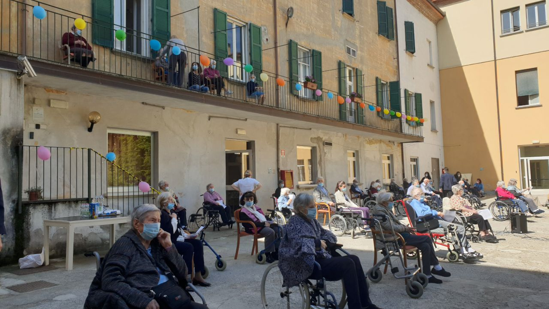 Anziani e bambini "uniti a distanza". Al via il progetto "Cara nonna, caro nonno"