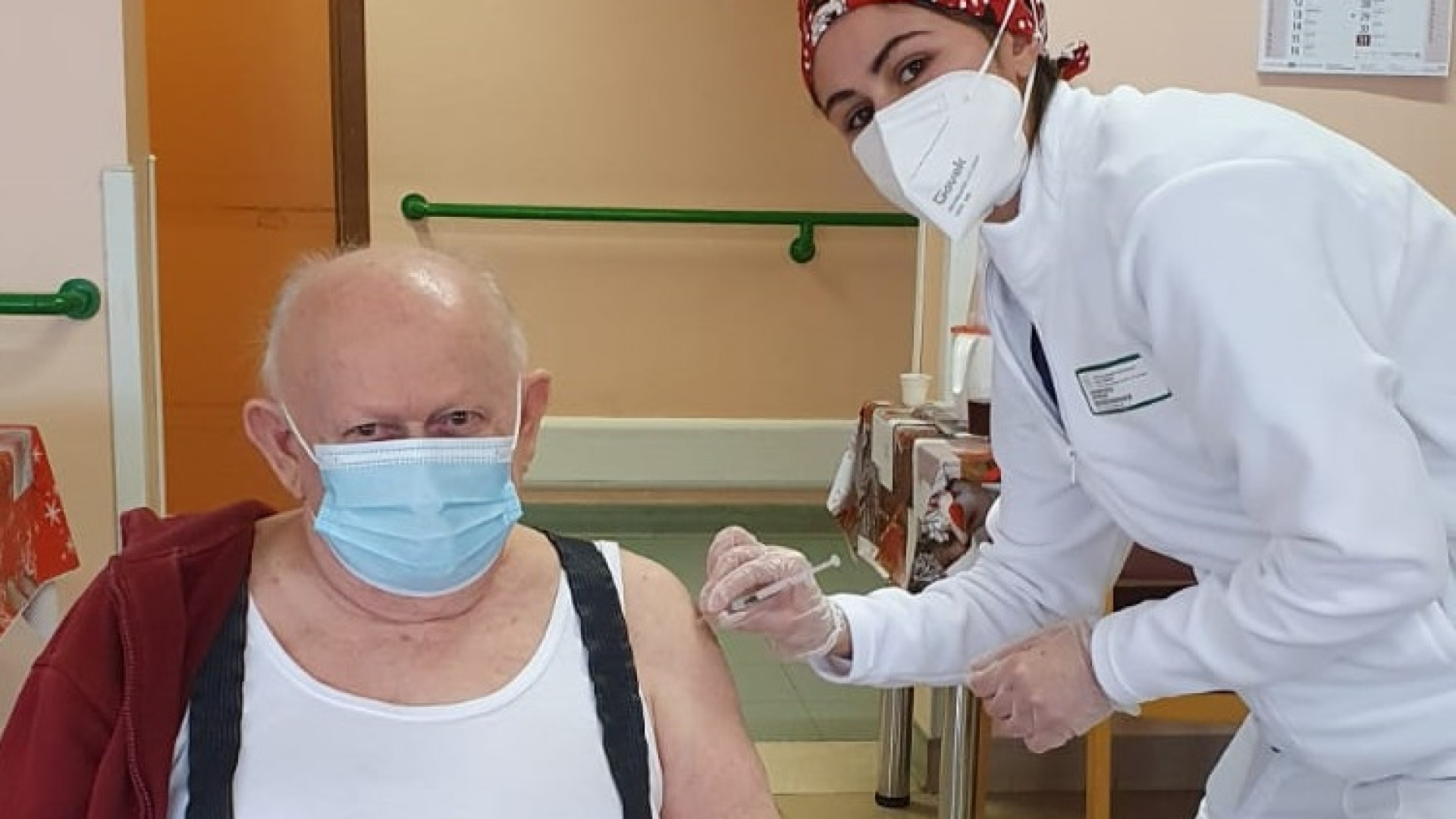 Vaccinati contro il Covid gli ospiti della residenza per anziani. Emilio, 86 anni: "Mi sento ringiovanito"