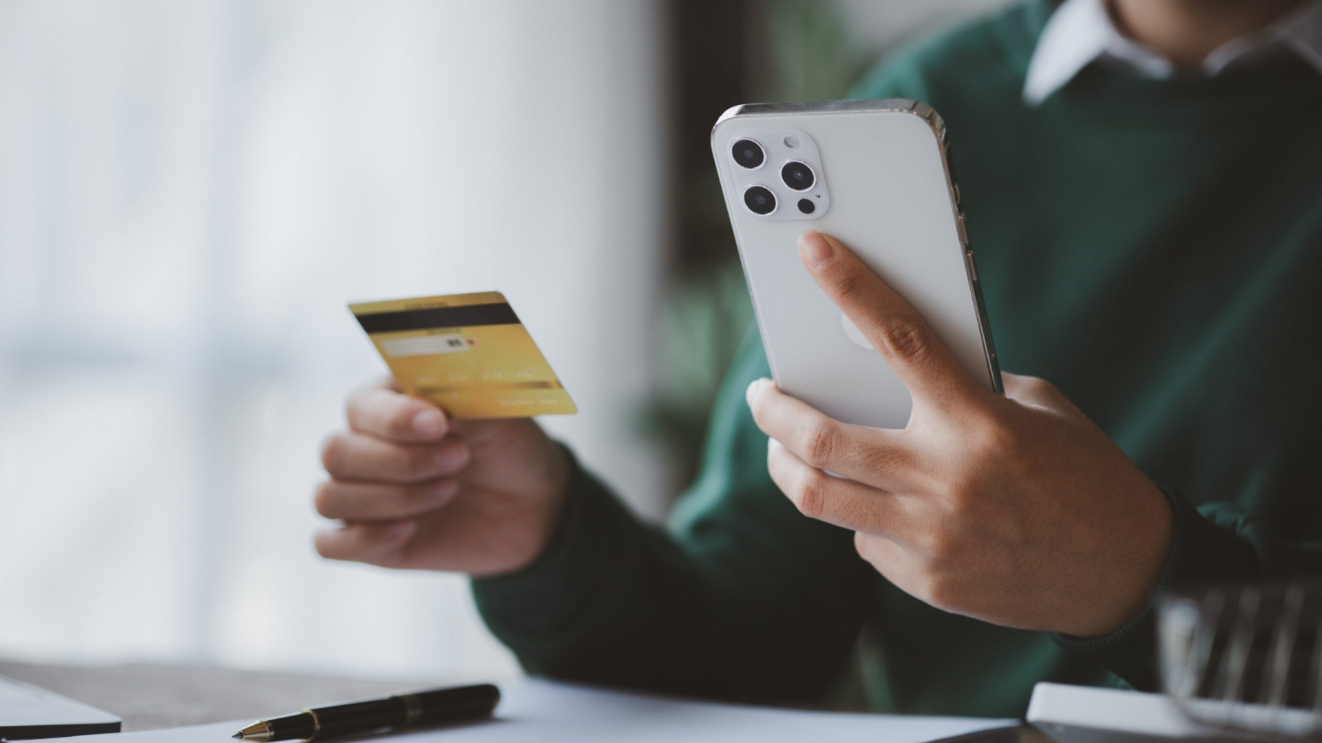 Stipula via smartphone| una polizza, ma è una truffa |e l'auto viene sequestrata