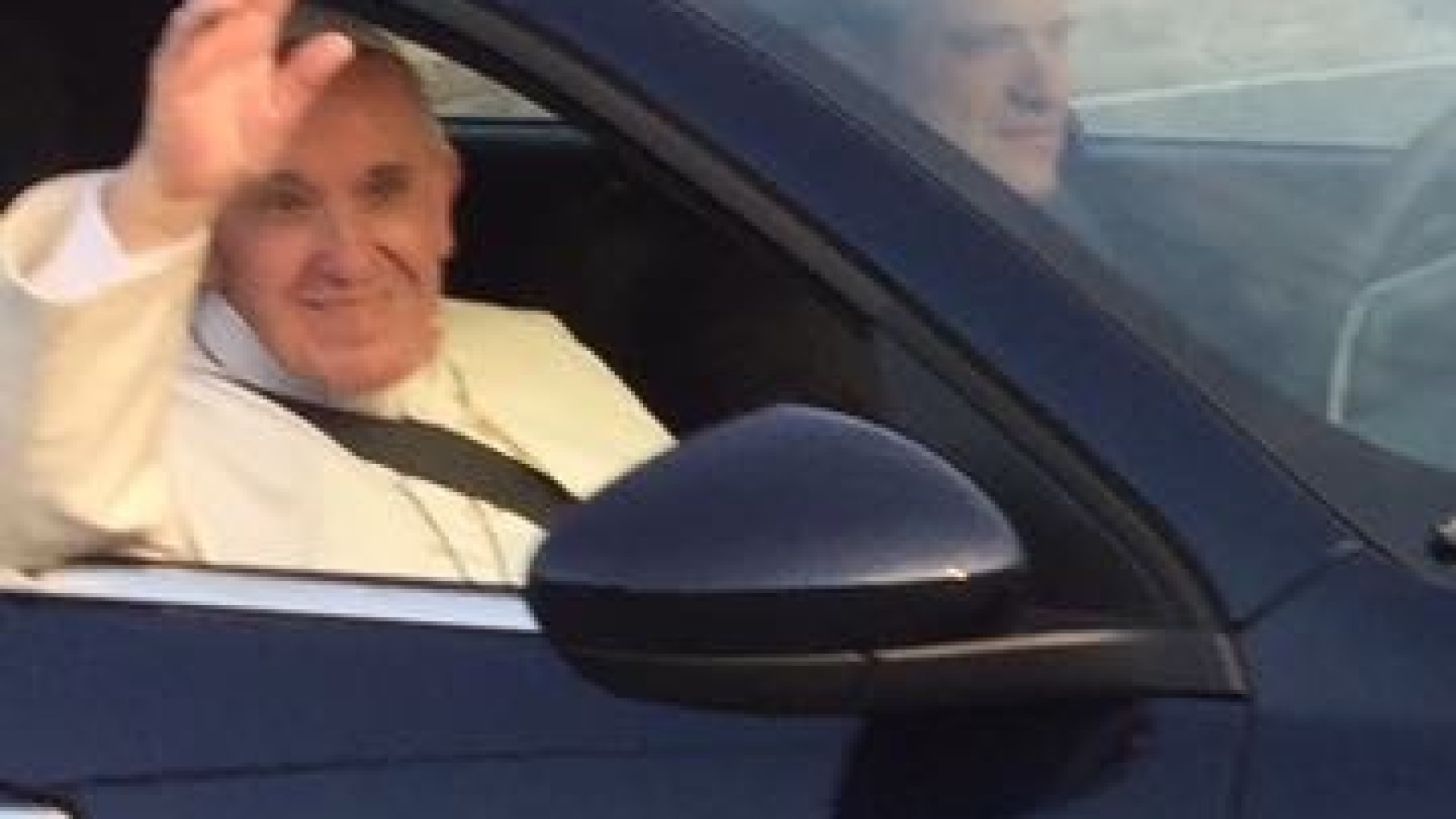 "Passa il Papa!". Incontro ravvicinato per i piacentini al parco di Monza