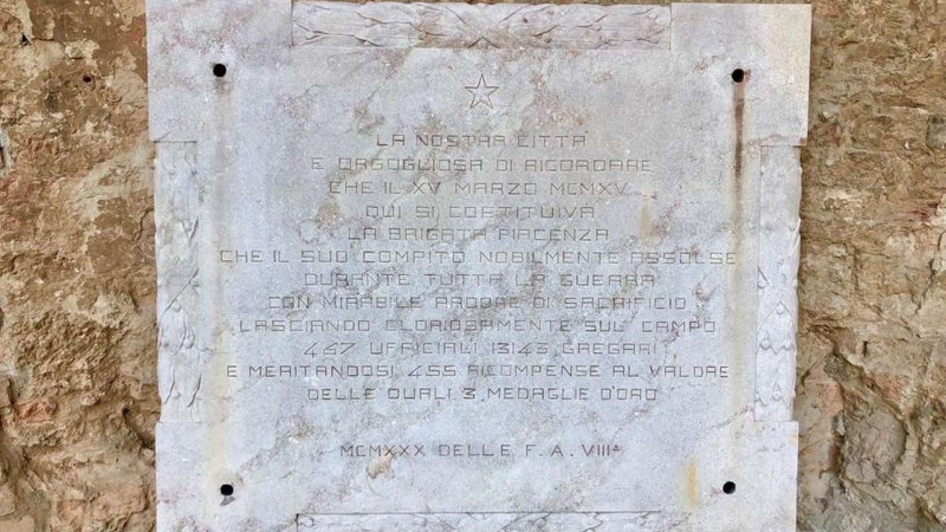 Targa in memoria della Brigata Piacenza "esposta" a Palazzo Farnese