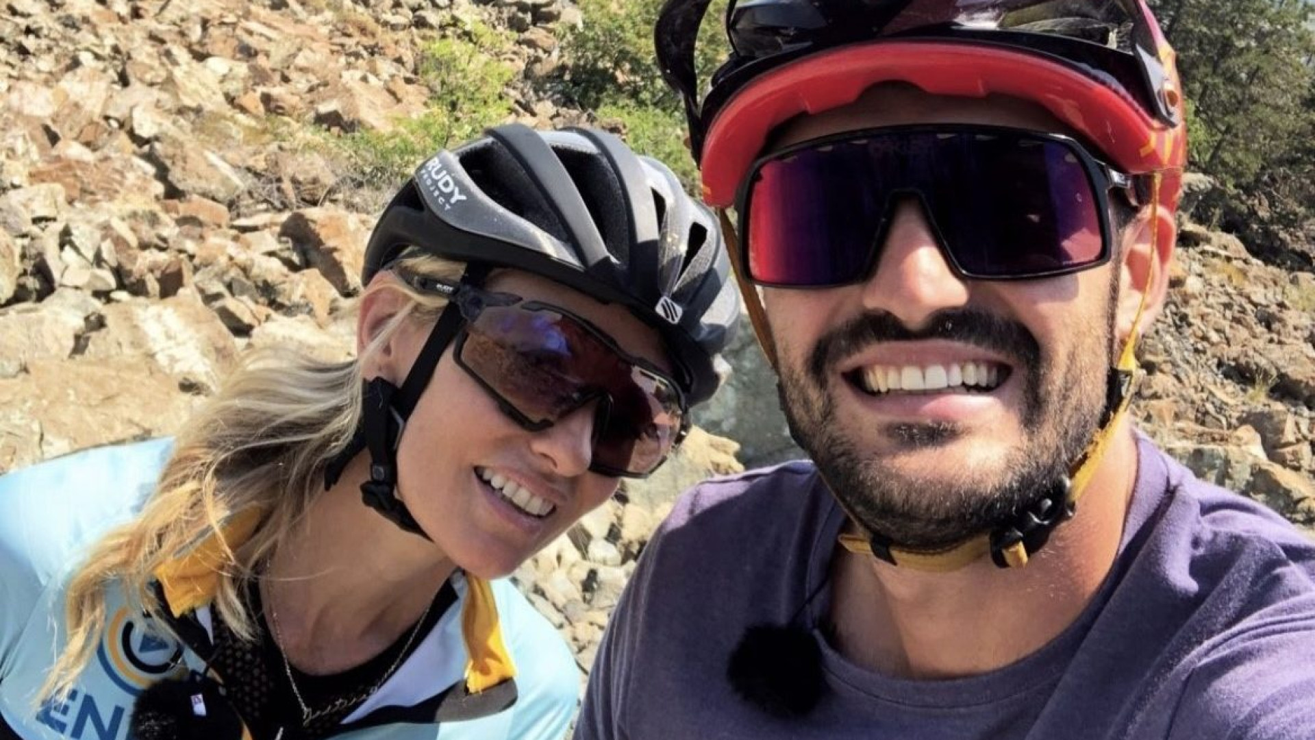 La showgirl Justine Mattera visita Travo in sella alla sua grande passione: la bicicletta