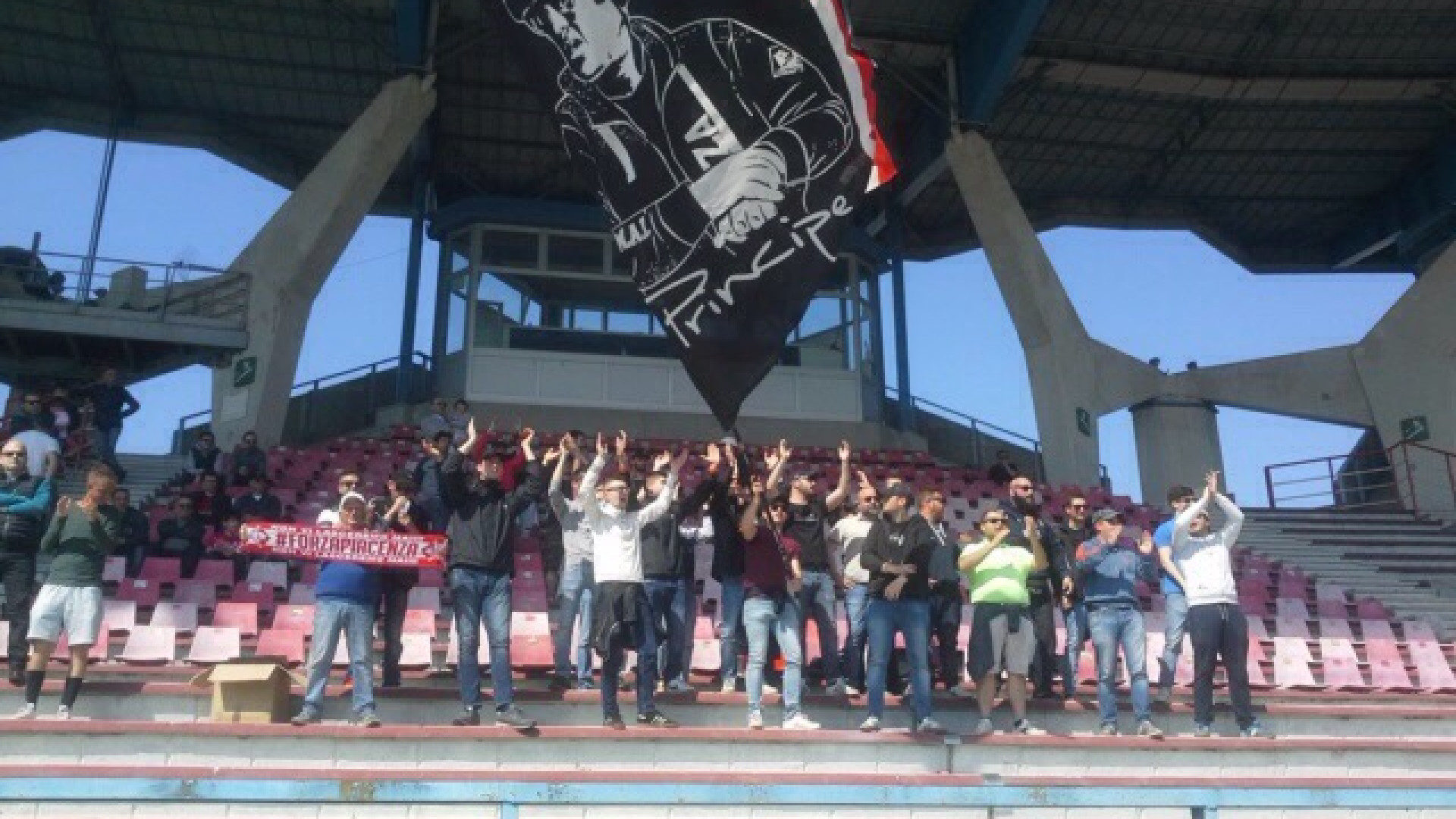 Sale la febbre biancorossa, i tifosi allo stadio per caricare il Piace in vista della gara di Siena