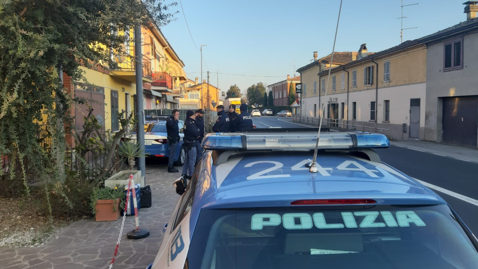 Anziano segregato in un garage a Roncaglia, i vicini allertano la Polizia