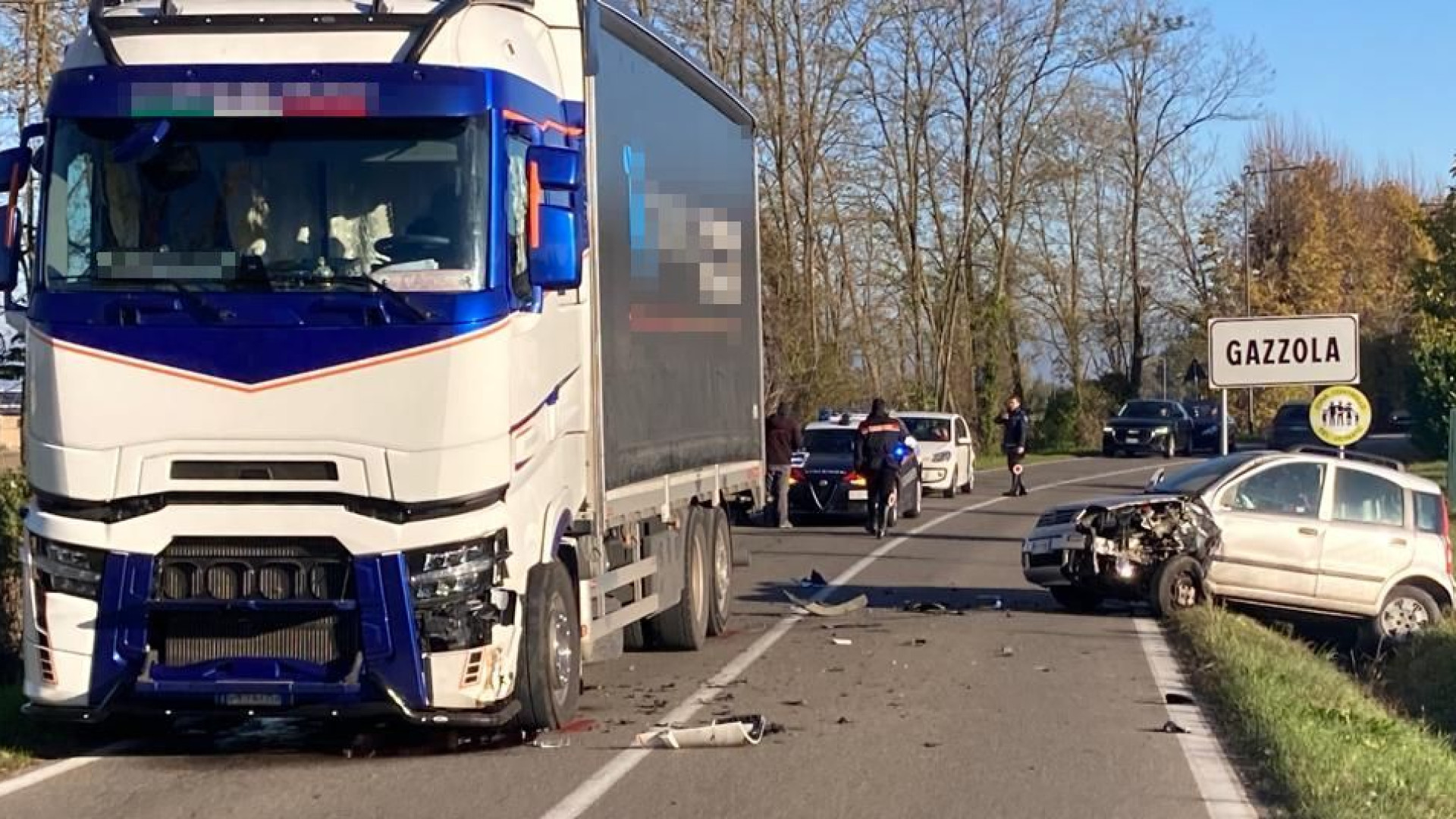 Scontro tra un'auto e un Tir alle porte di Gazzola, feriti due anziani