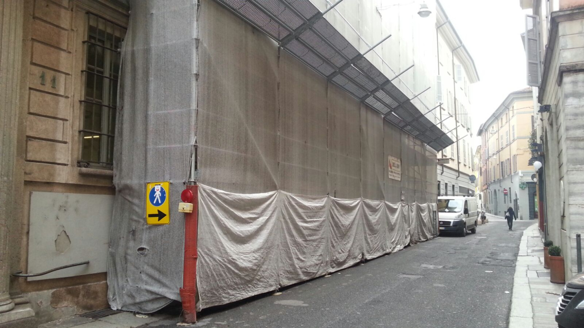 Palazzo Costa Ferrari, finanziati i lavori e ripulita l'area del ponteggio