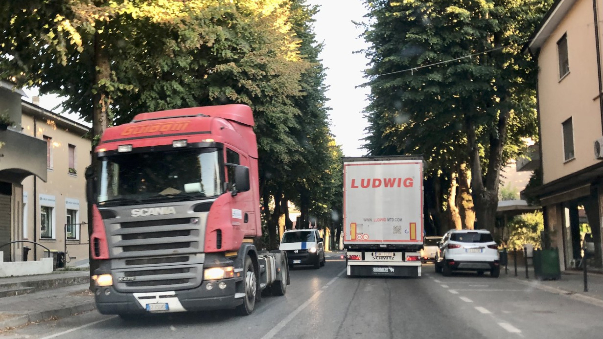 Camion a Gragnano, controlli della polizia locale. "Azioni difficili per ridurre il traffico"