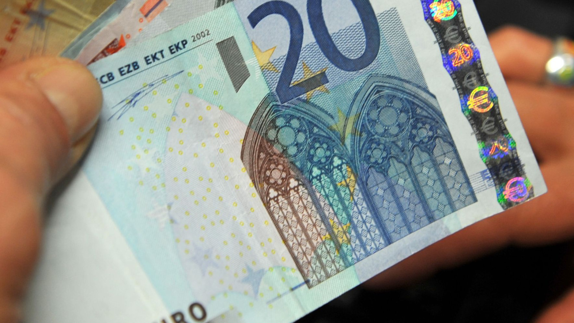 In un anno 50 milioni di euro spediti dagli immigrati da Piacenza ai Paesi d'origine