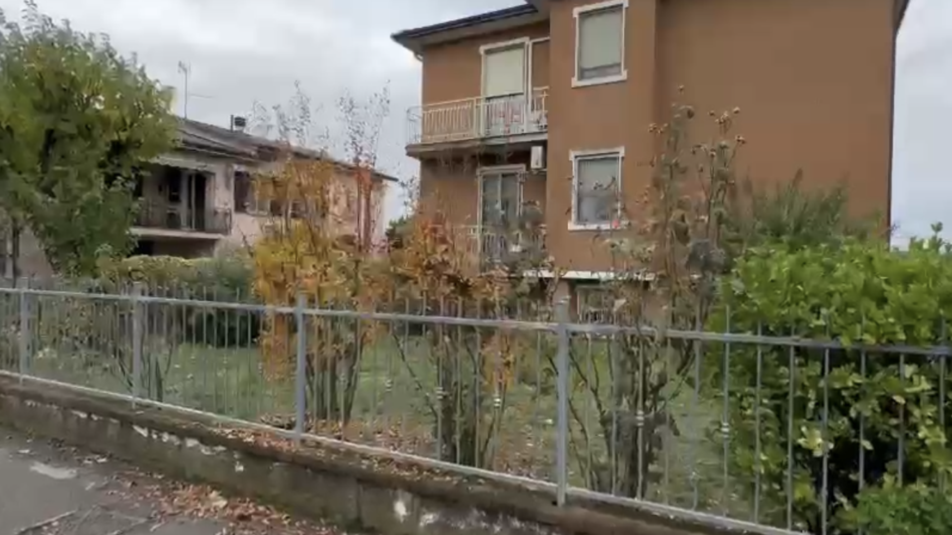 Uomo trovato senza vita a Niviano: sul corpo profondi tagli. Nessuna ipotesi esclusa