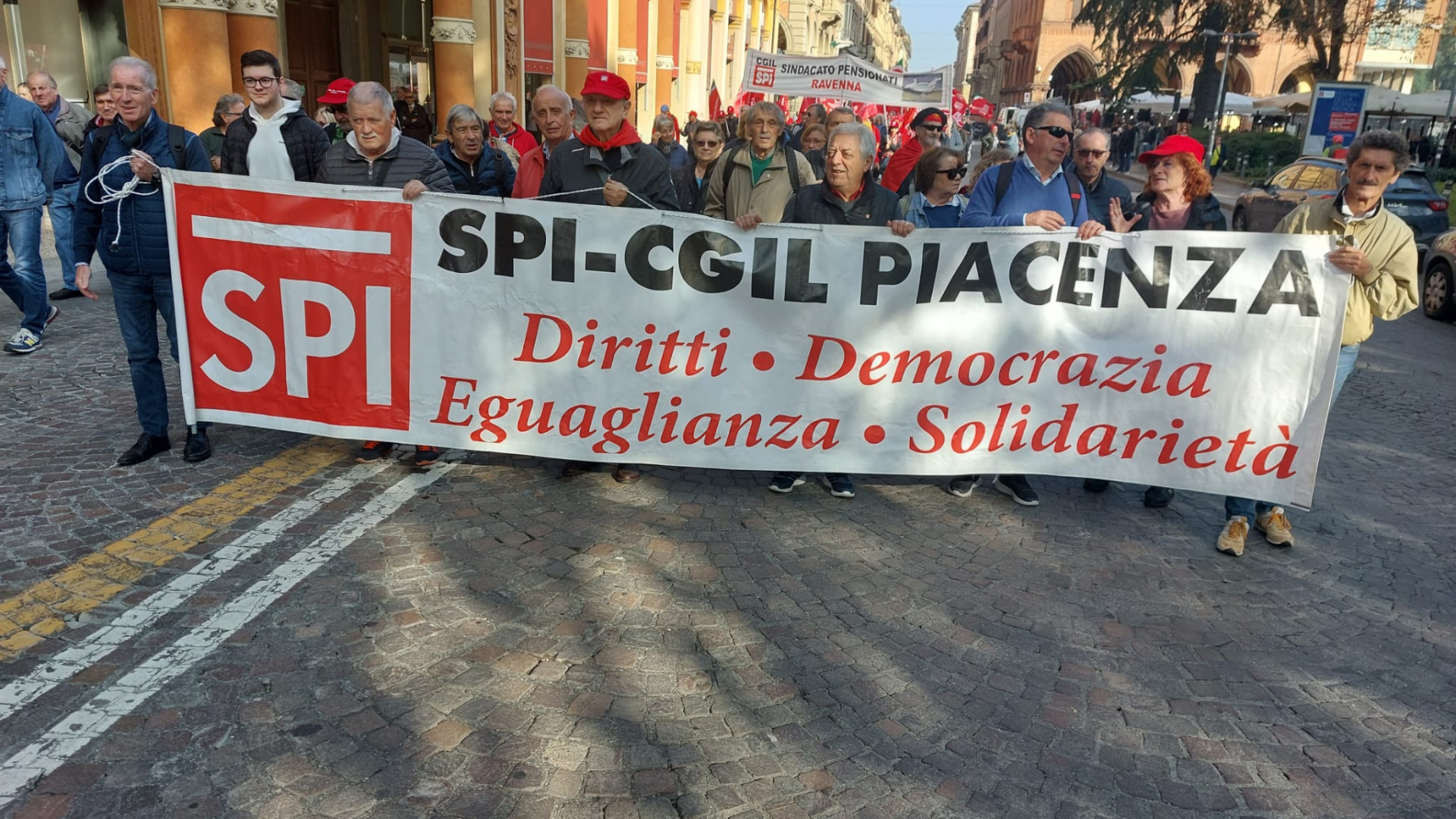 Manifestazione dei pensionati Spi a Bologna, un centinaio da Piacenza