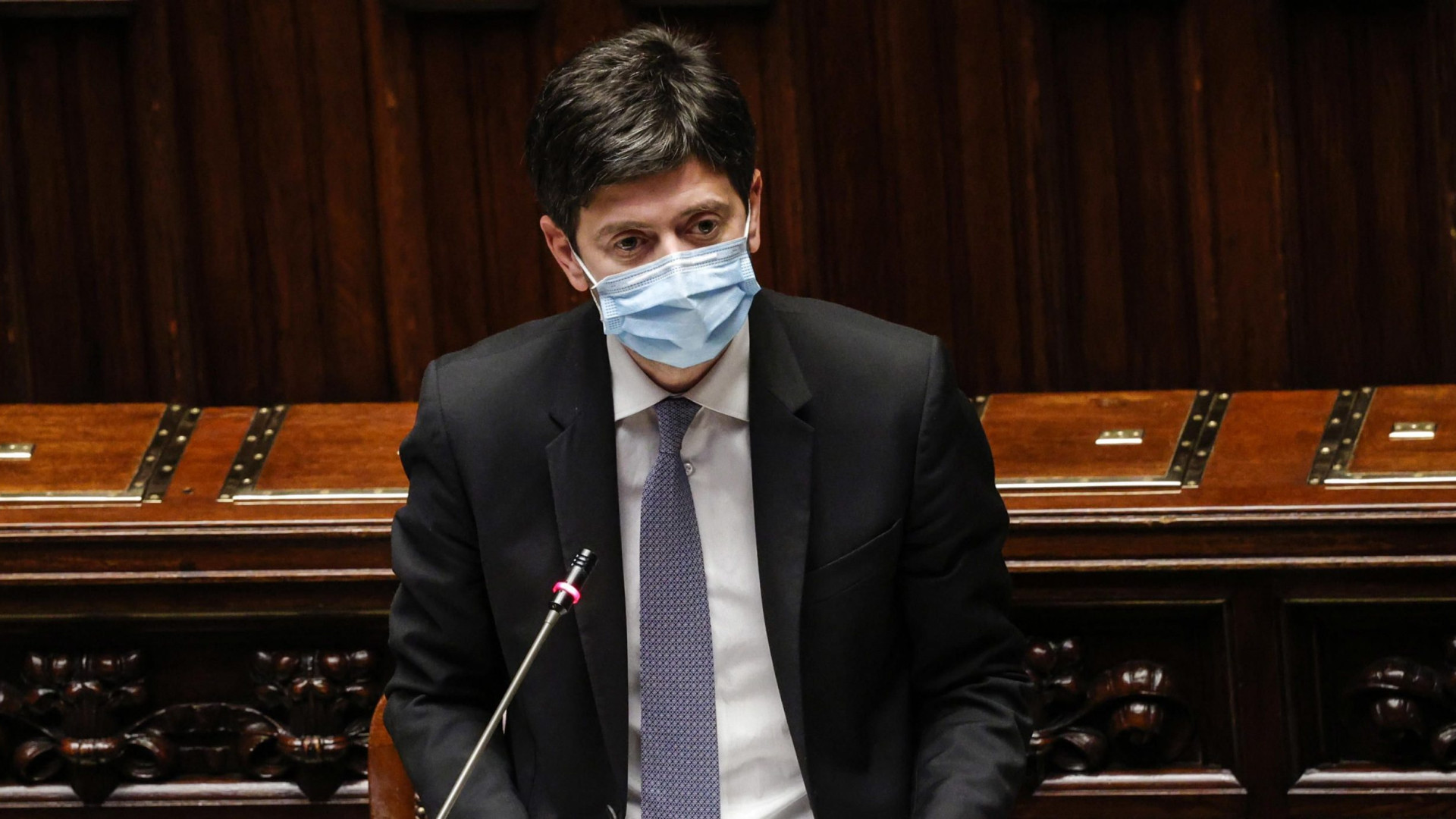 Speranza: "Dal 1° dicembre terza dose a 40-60enni. Modifica a green pass guariti"