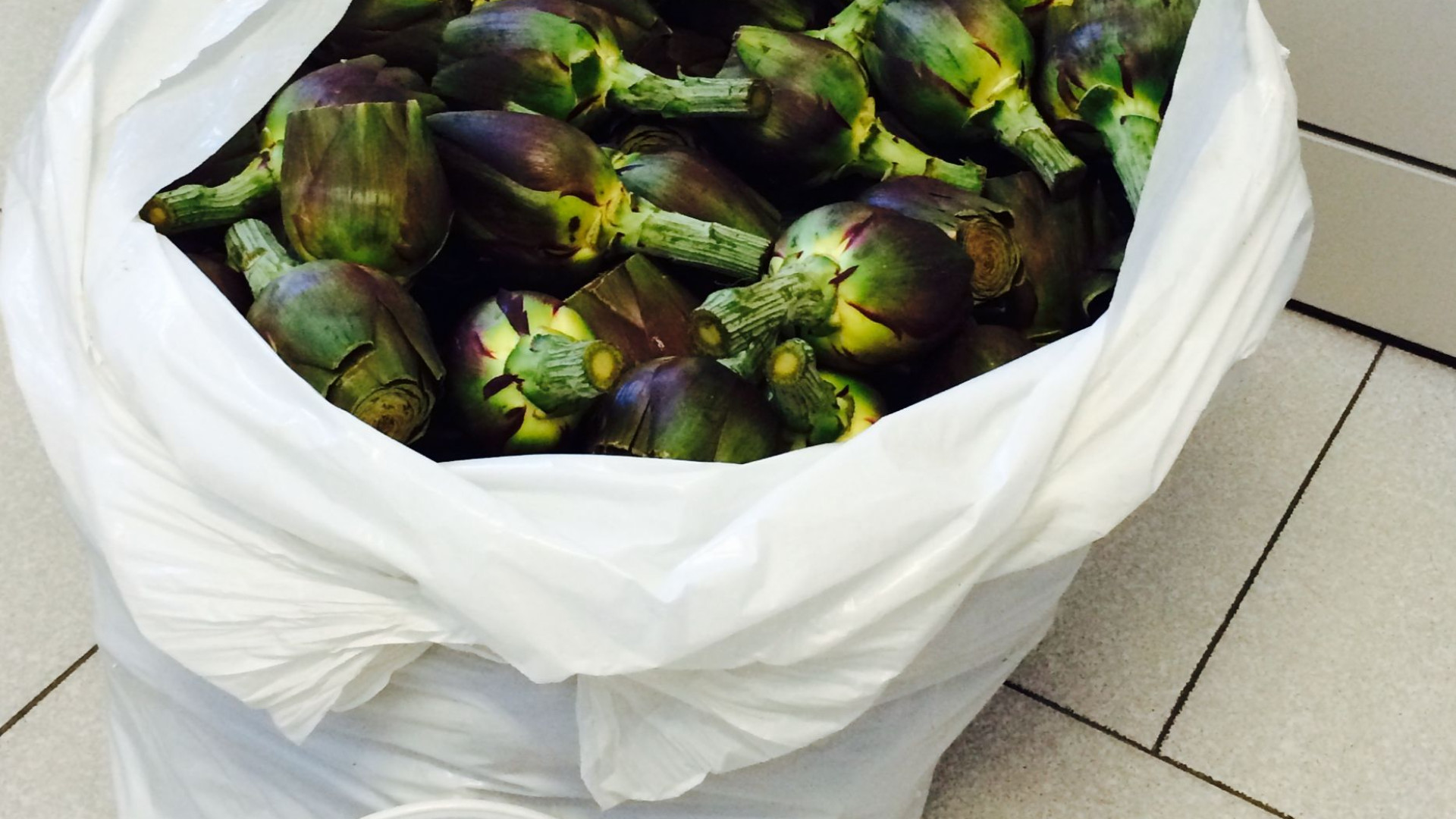 Sequestrati 20kg di carciofi venduti abusivamente, potenzialmente pericolosi