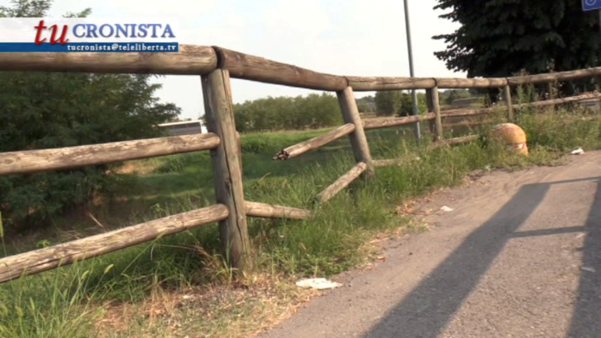 Ciclabile tra San Nicolò e il Trebbia, ringhiera a pezzi. "Nessuno se ne accorge?"