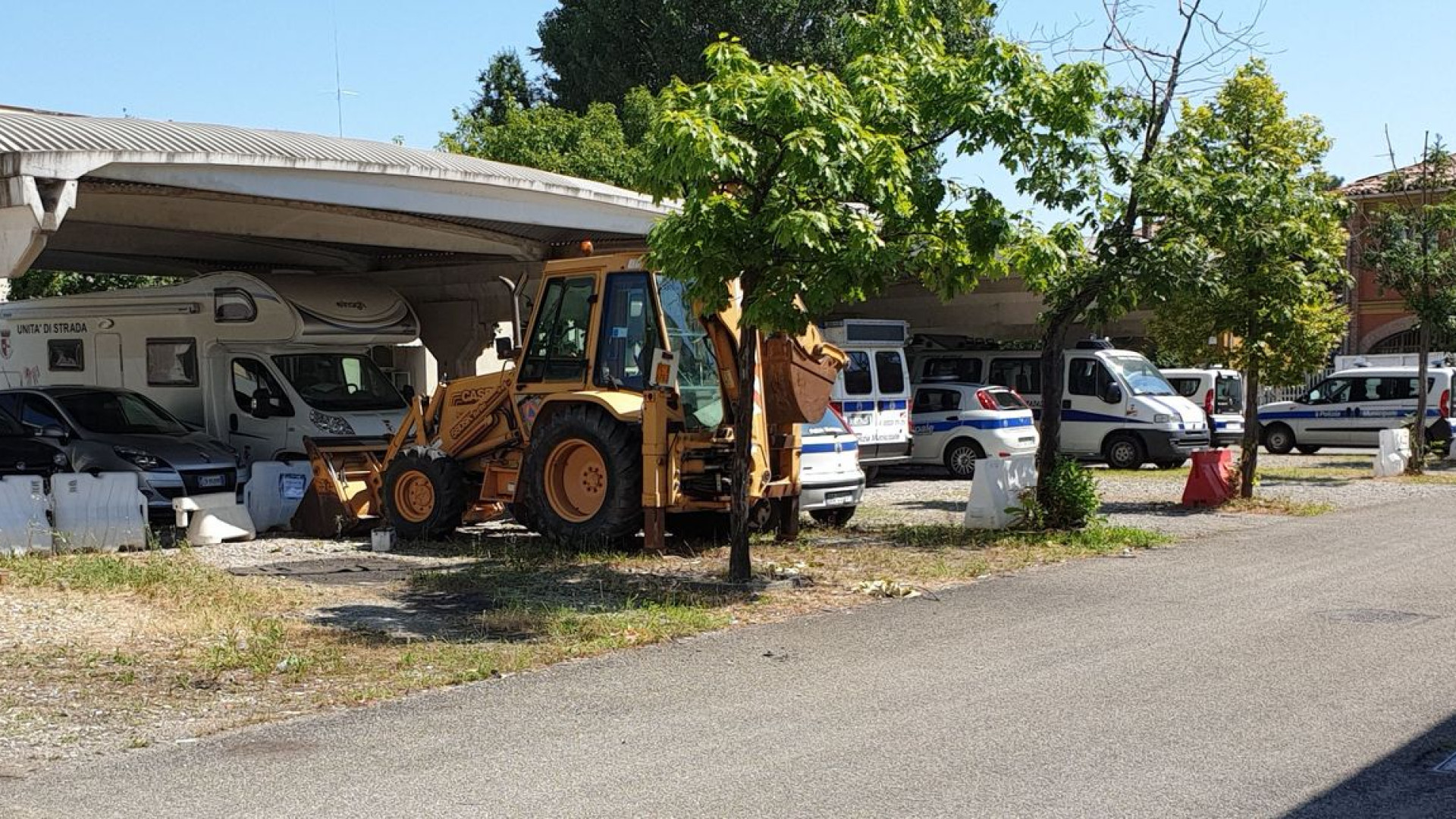 Rubato un autocarro dal deposito della polizia municipale