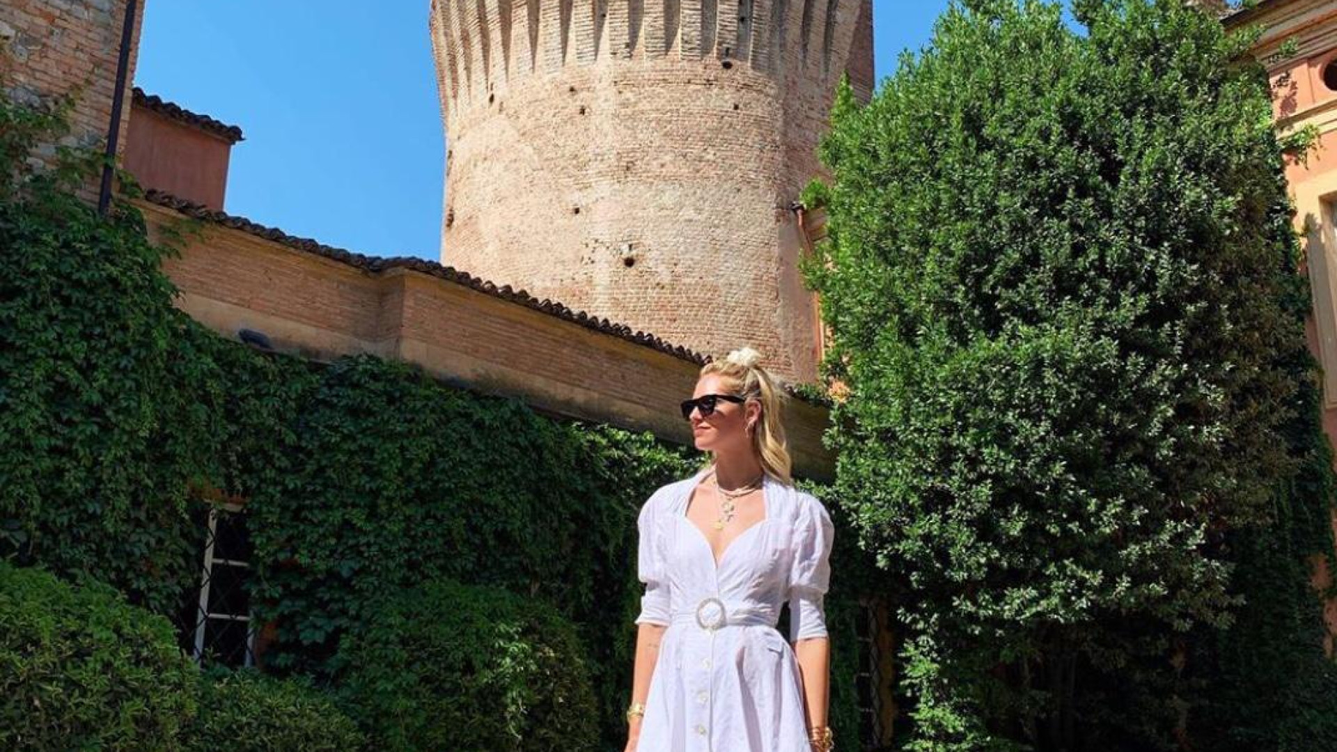 Chiara Ferragni, Fedez e Leone, domenica nel borgo di Rivalta