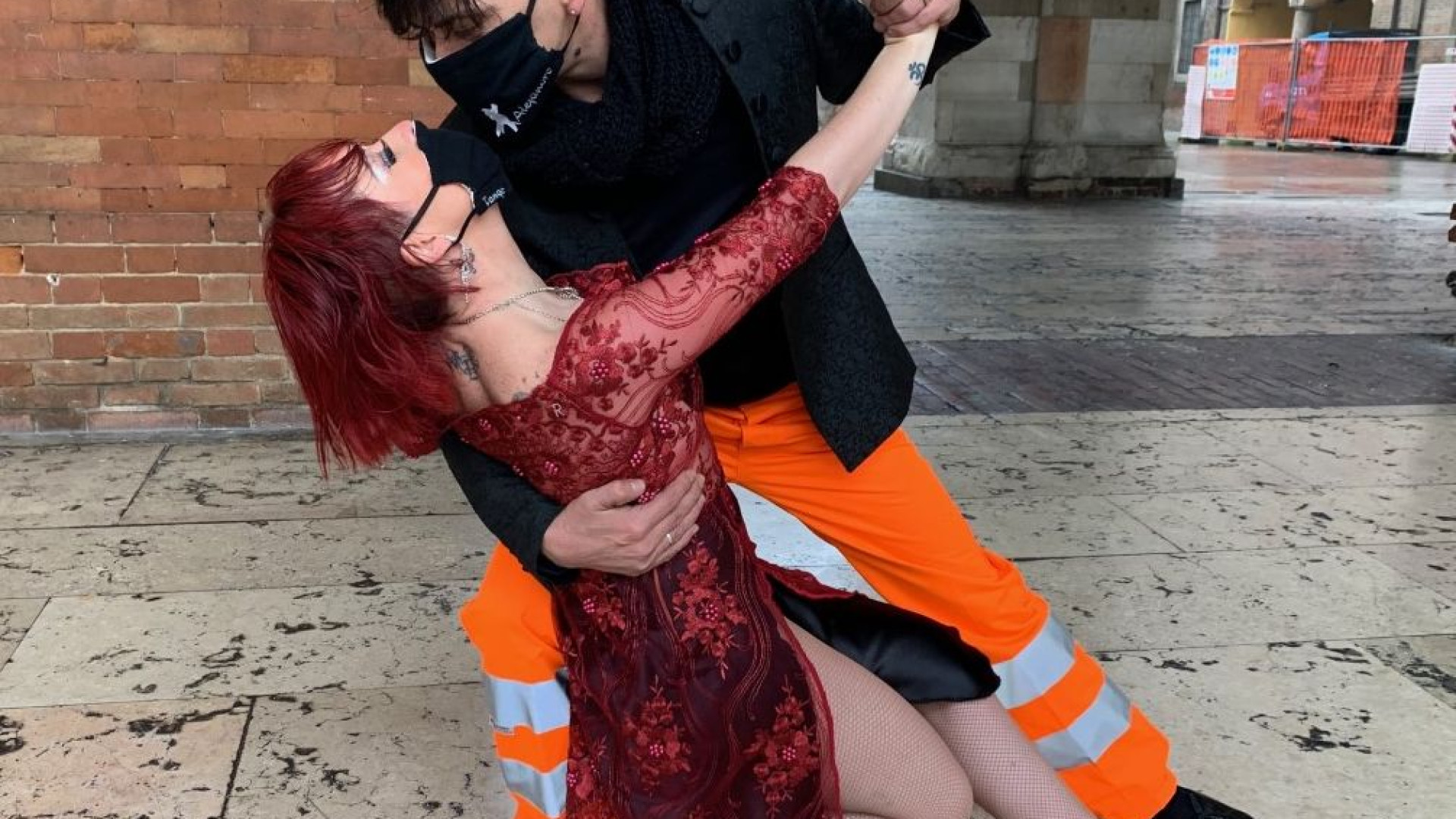 Alejandro da maestro di tango a operatore ecologico