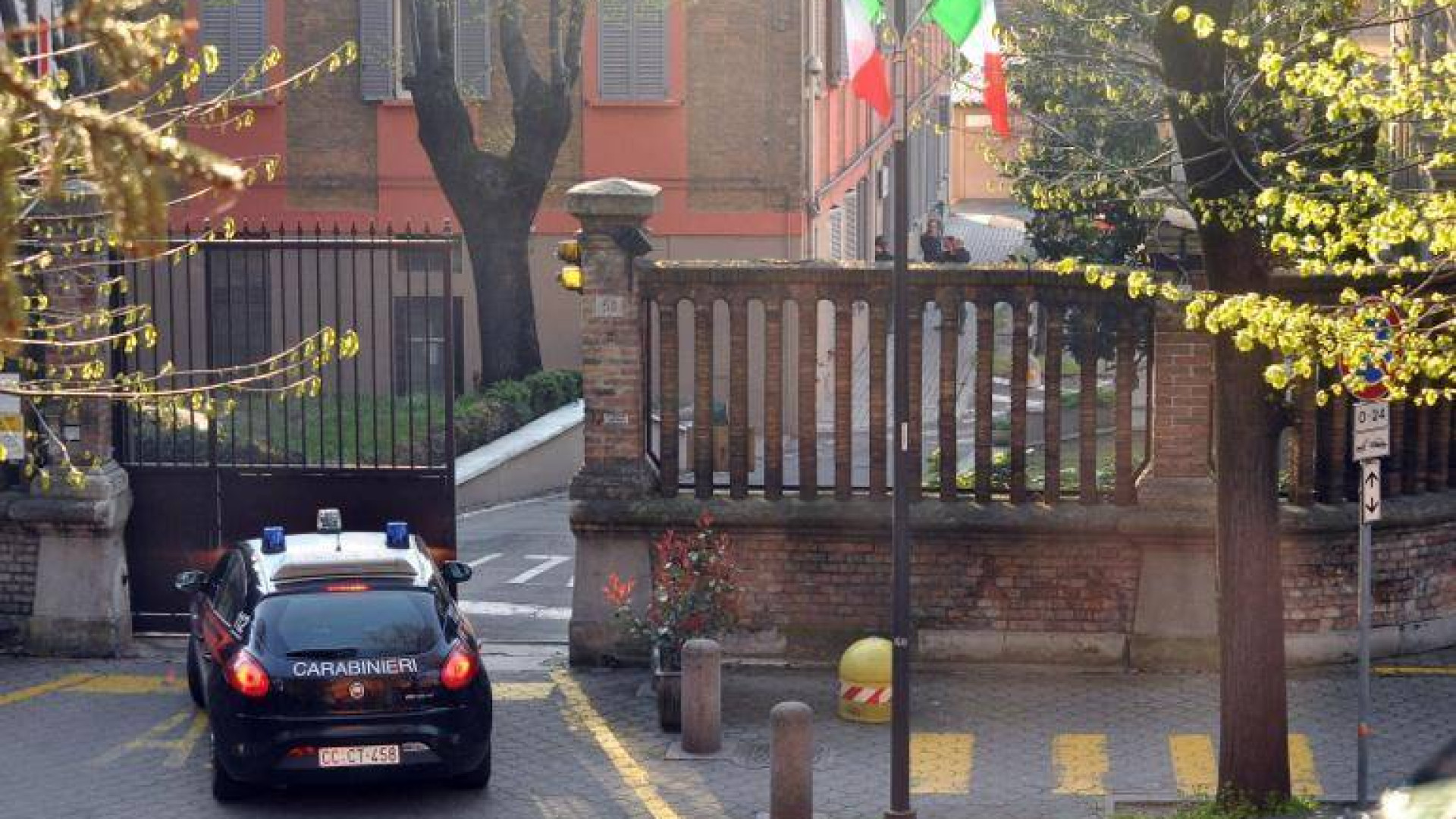 Inchiesta droga e prostituzione. Respinto il ricorso, il poliziotto resta in carcere