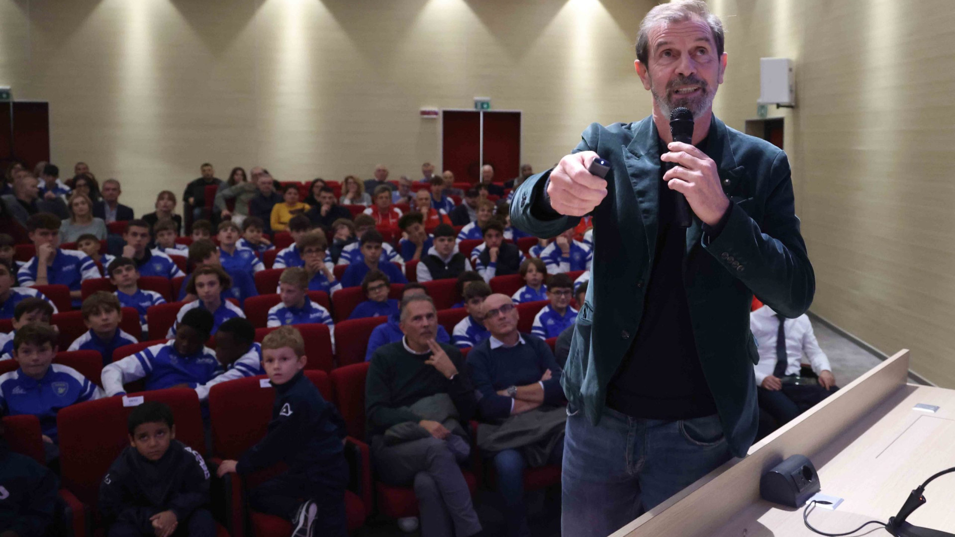 L'ex Milan Filippo Galli alla Cattolica: "Non cercare il risultato a tutti i costi"