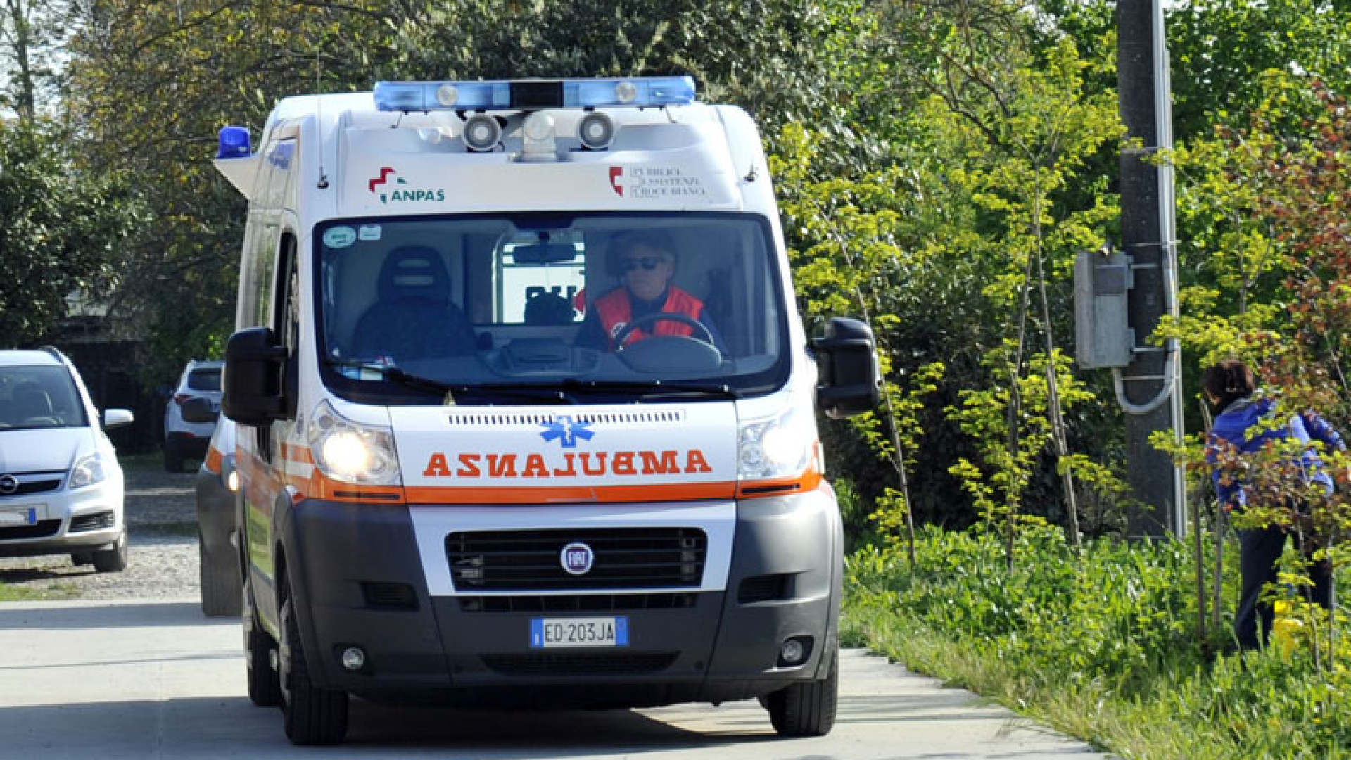 Cremona, frontale tra auto e bus. Muore 23enne di Monticelli