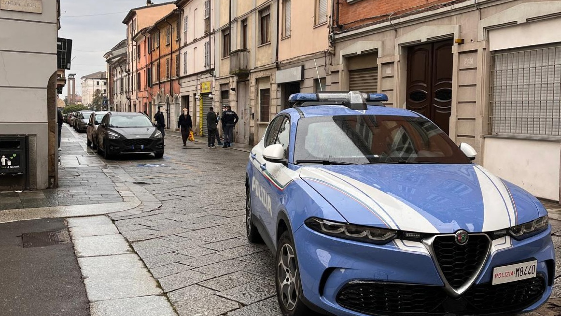 Tracce di sangue in via Roma: segnalazione di aggressione, interviene la polizia