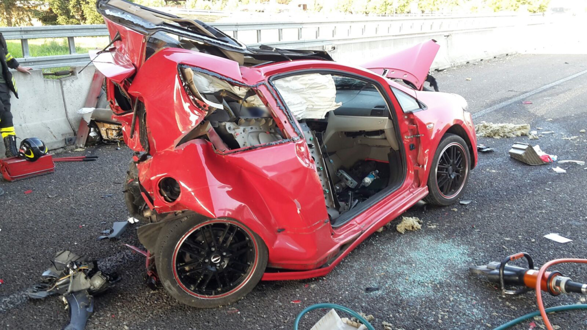 Scontro A21: 23enne perde la vita, gravissima l'amica. Morti i loro cani