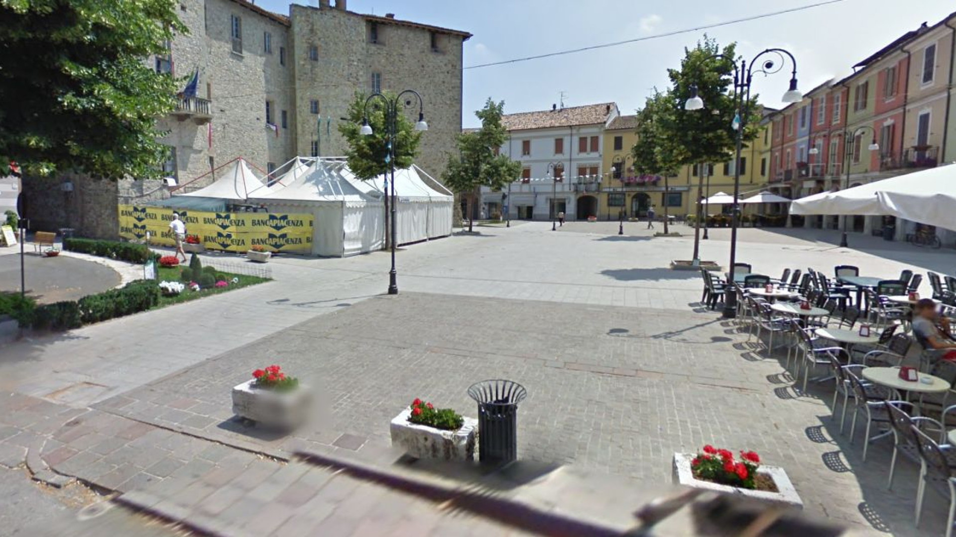 Ubriaco e molesto, infastidisce i clienti di un bar. Intervengono i carabinieri