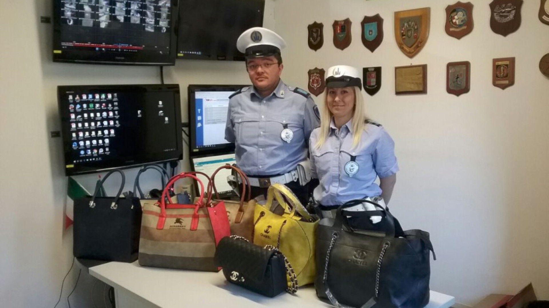 Lotta alla contraffazione e soccorso ad un anziano che si era perso