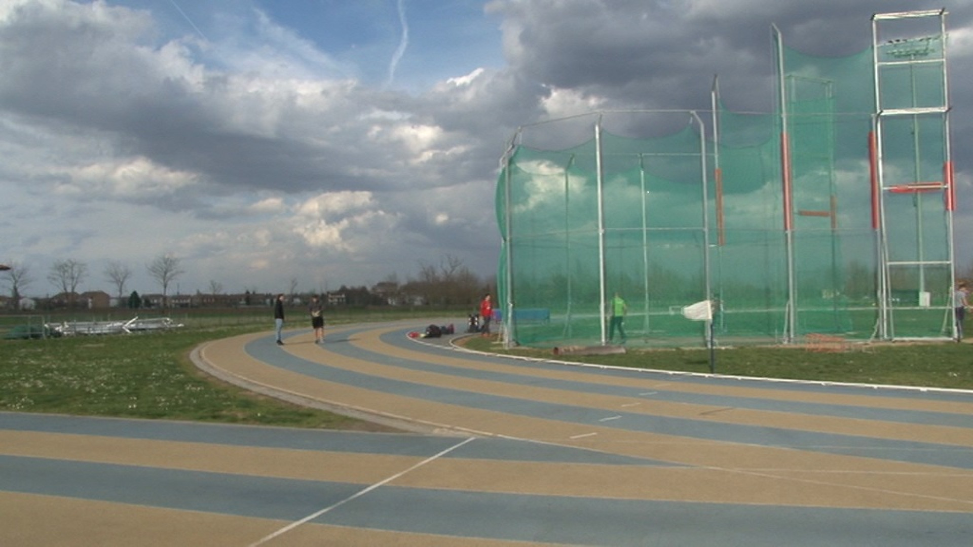 Campus Dordoni, rinnovata la pista di atletica leggera. Domenica l'inaugurazione