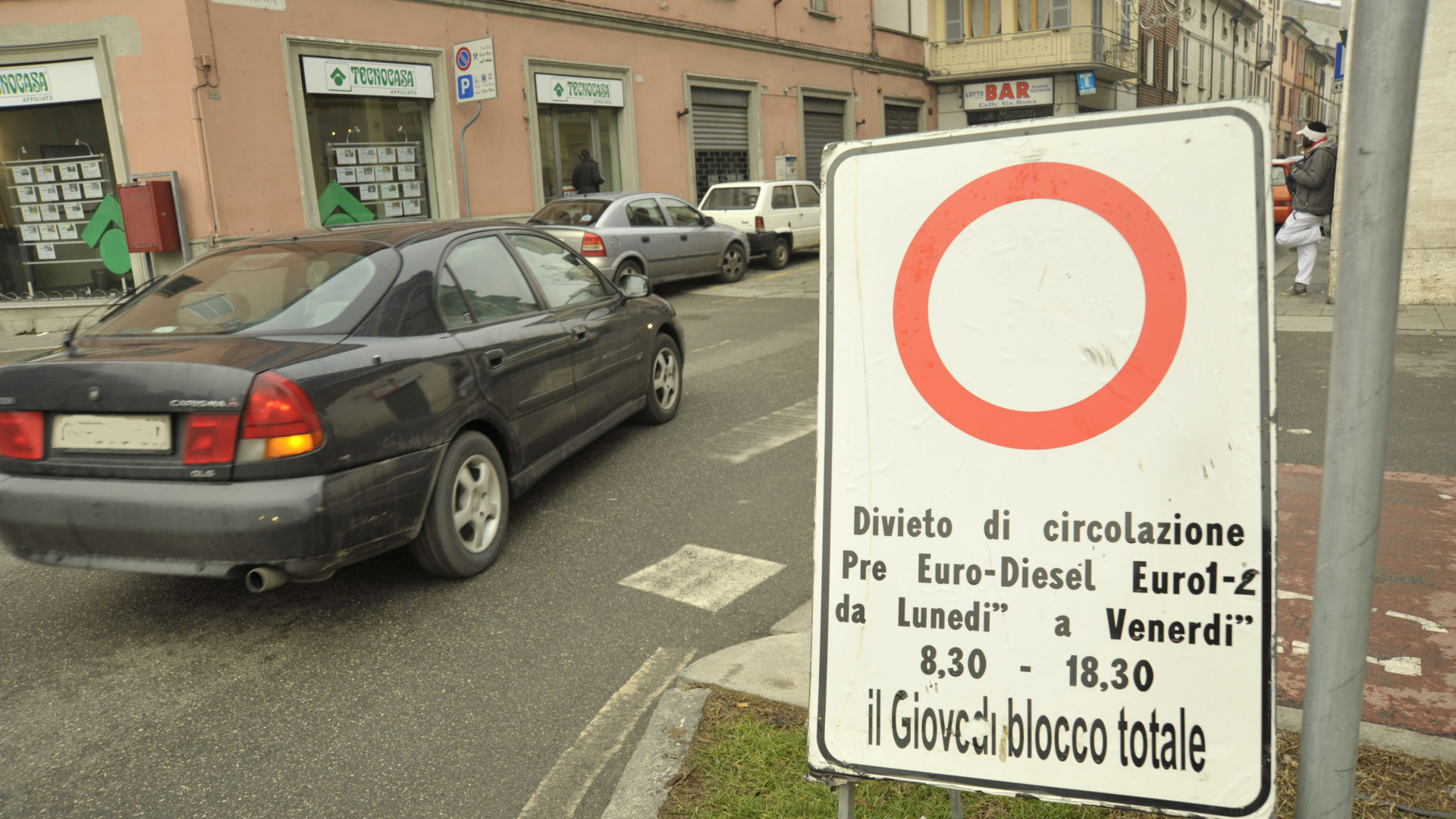 Smog, 71 sforamenti nel 2012. E giovedì riprendono i blocchi al traffico