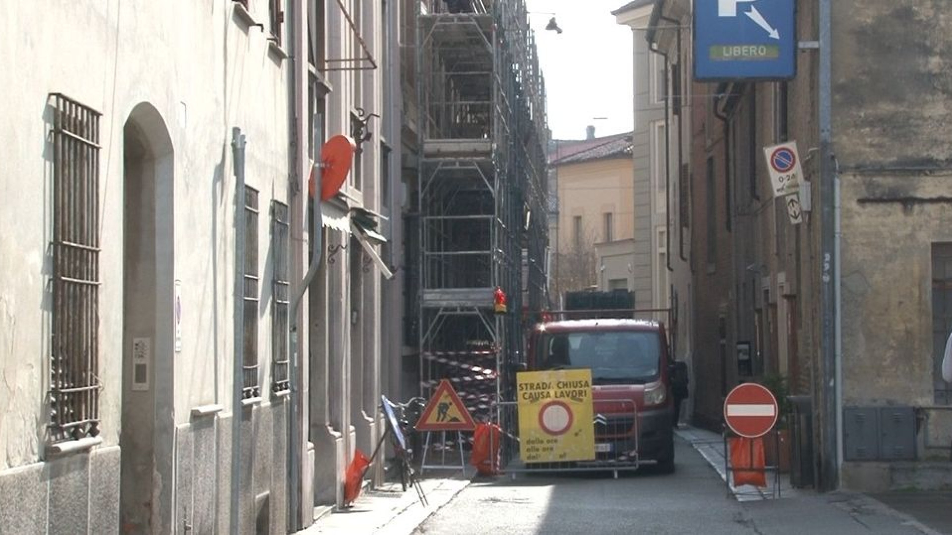 Cantiere in via San Siro, caos per le auto: ecco cosa cambia. "Sparita una rastrelliera"