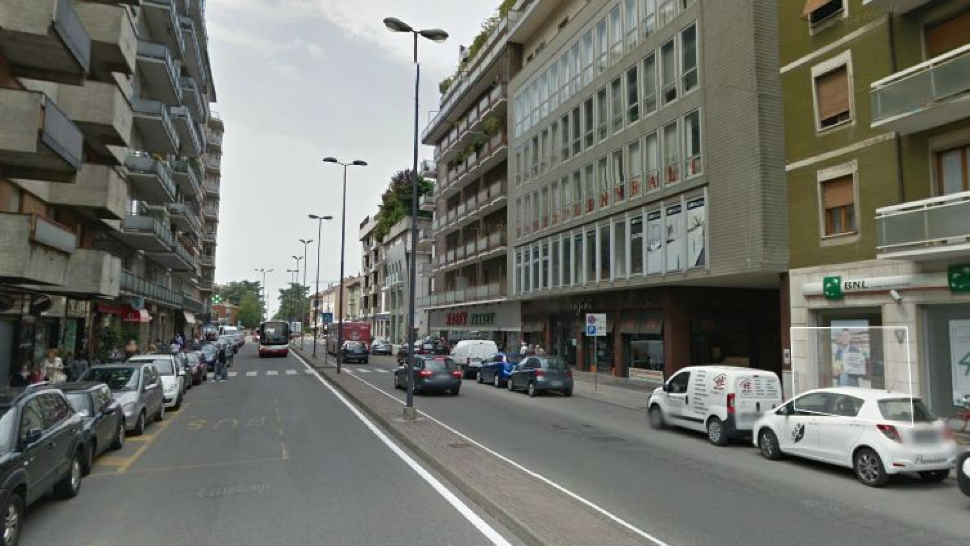 Ragazza aggredita con un'ascia e schianto in via Genova: 25enne arrestato in Francia