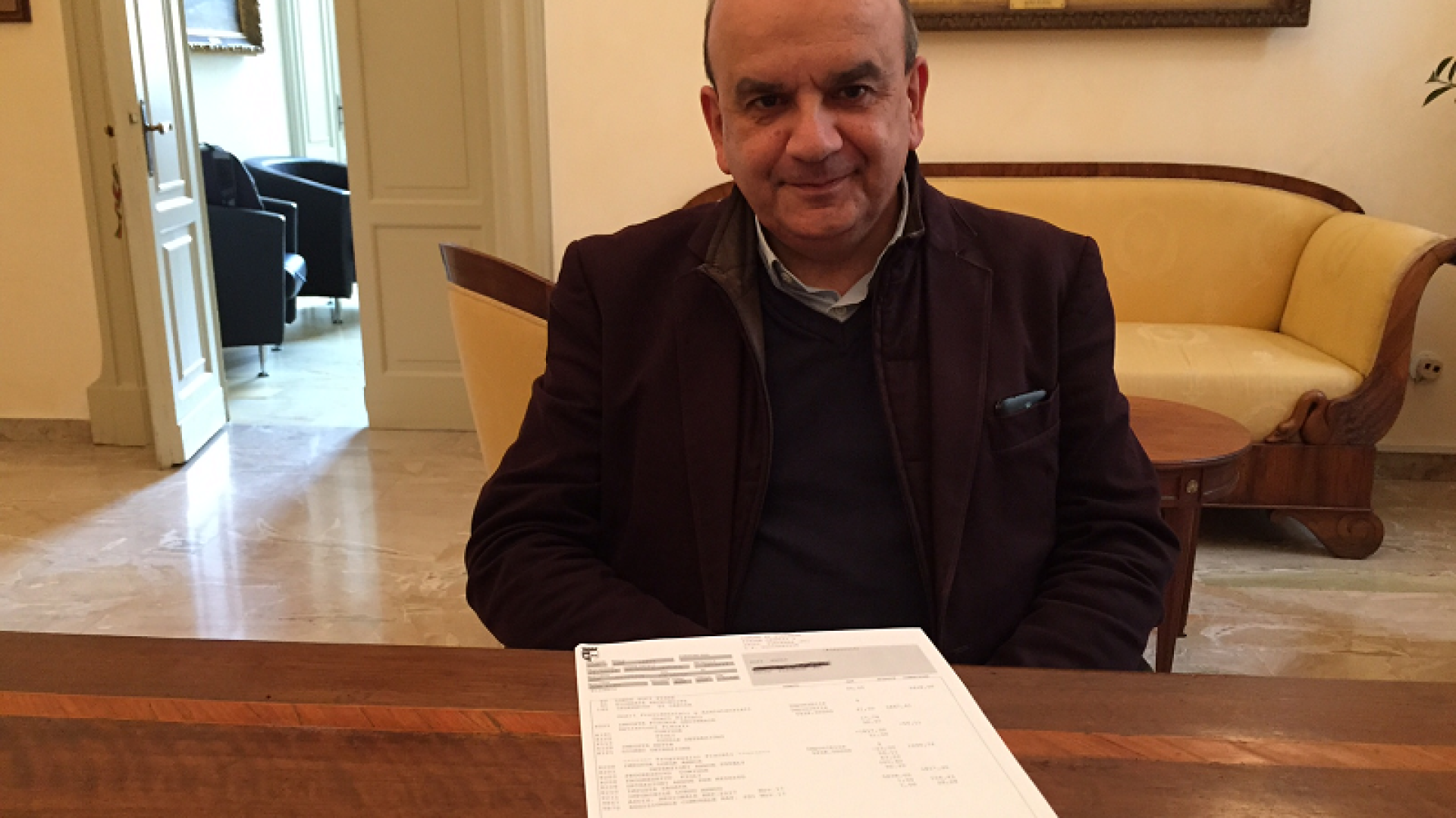 Dosi, sindaco da 3.677 euro al mese: "Non c’è mai una pausa"