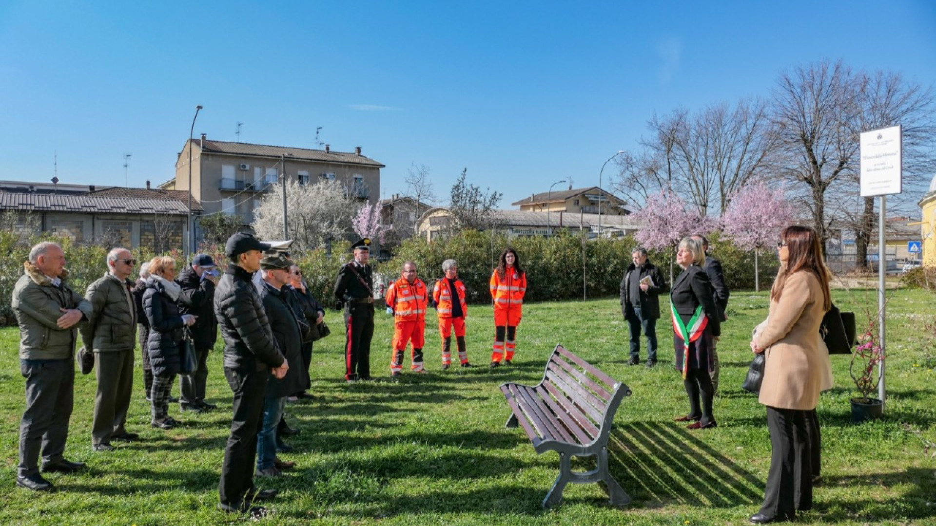 Castel San Giovanni: per ricordare le vittime di Covid piantato un albero di pesco