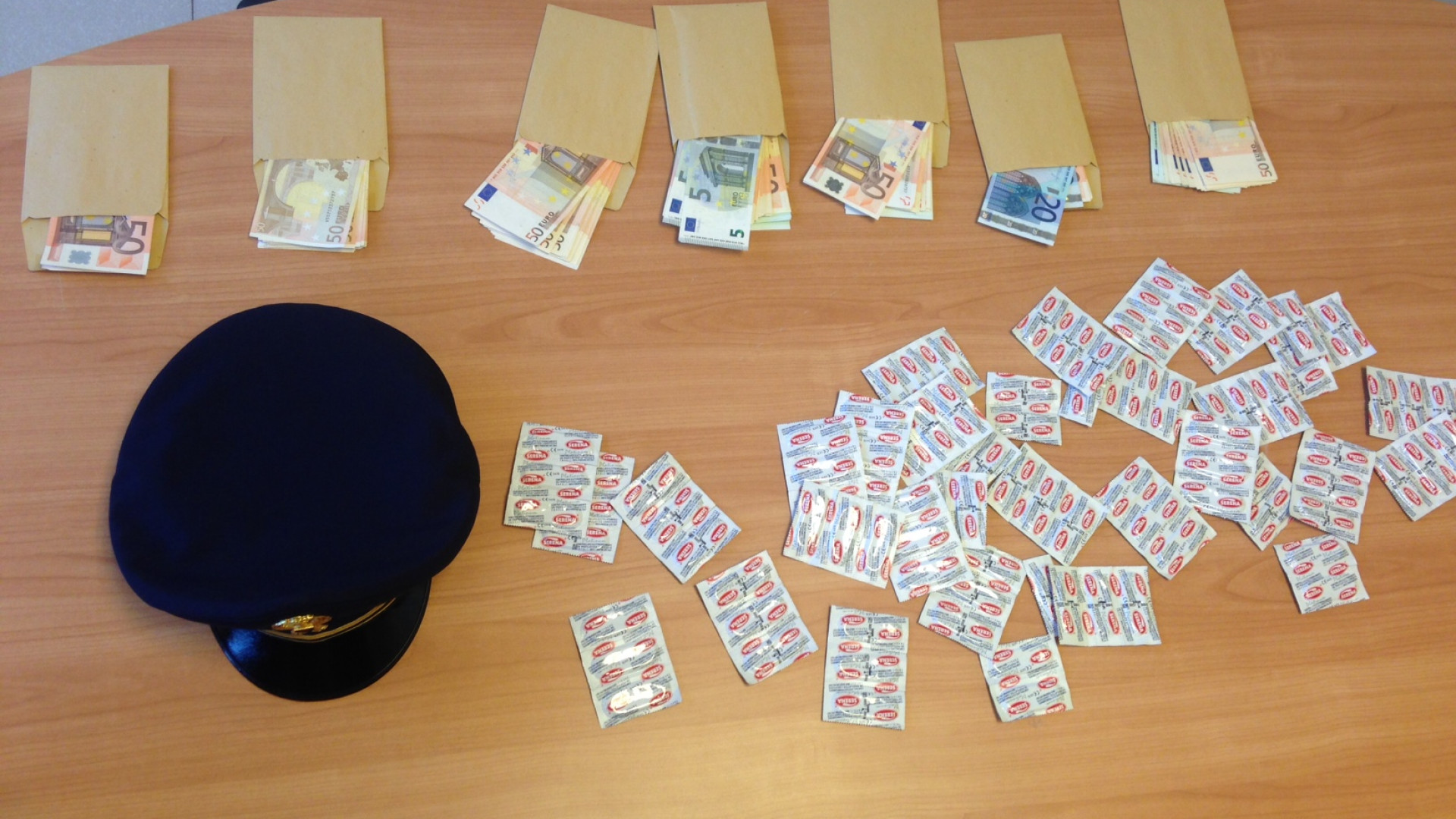 Prostituzione, chiuso un centro massaggi e sequestrati 10mila euro