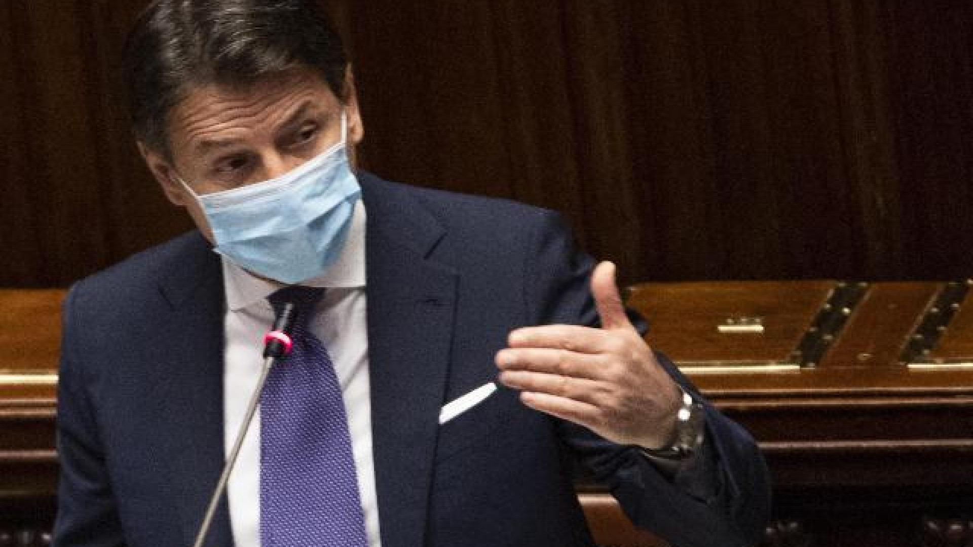 Coprifuoco e limiti a spostamenti tra Regioni. Conte illustra le novità del Dpcm atteso per domani